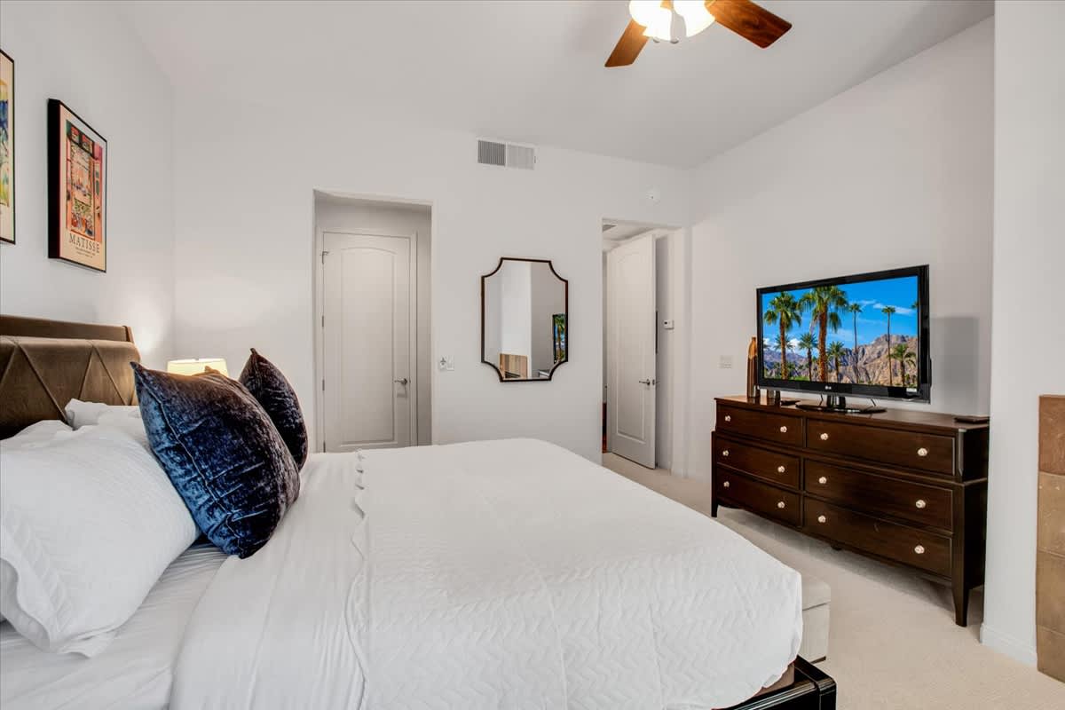 Lux Ground Floor Studio in heart of La Quinta #B - Photo 4