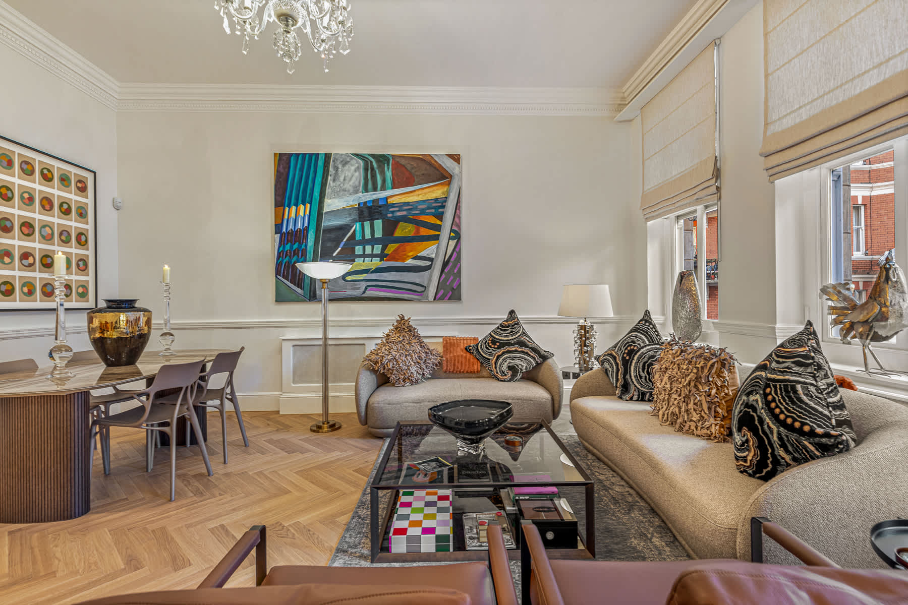 View The Gallery - Exquisite Apartment, Kensington in Kensington Court 25 W8 5DP The Gallery - Exquisite Apartment, Kensington in Kensington Court 25 W8 5DP - Property image 37 - VivreStays