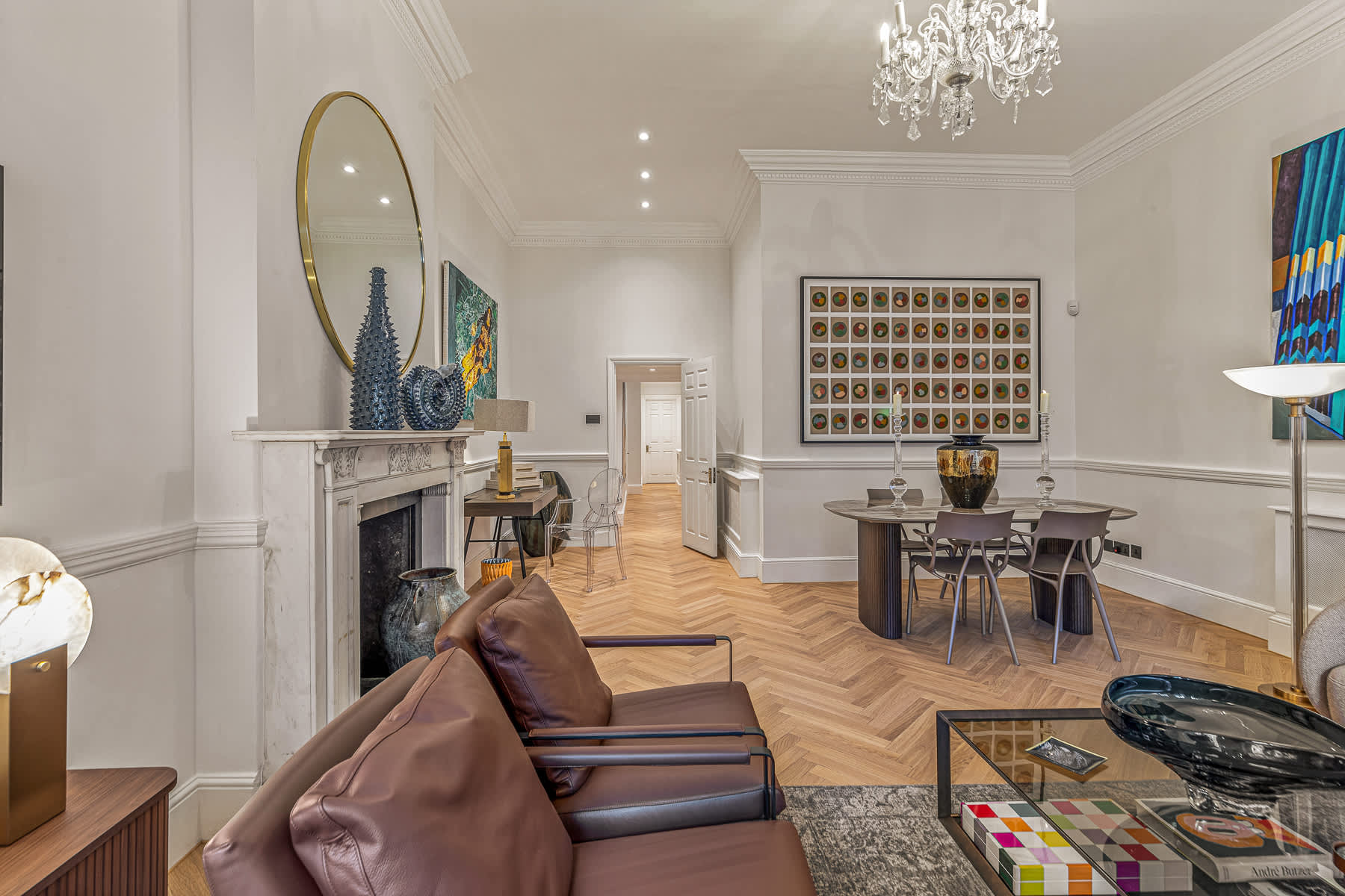 View The Gallery - Exquisite Apartment, Kensington in Kensington Court 25 W8 5DP The Gallery - Exquisite Apartment, Kensington in Kensington Court 25 W8 5DP - Property image 11 - VivreStays