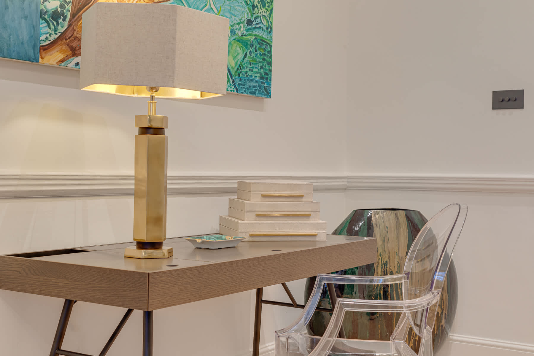 View The Gallery - Exquisite Apartment, Kensington in Kensington Court 25 W8 5DP The Gallery - Exquisite Apartment, Kensington in Kensington Court 25 W8 5DP - Property image 34 - VivreStays