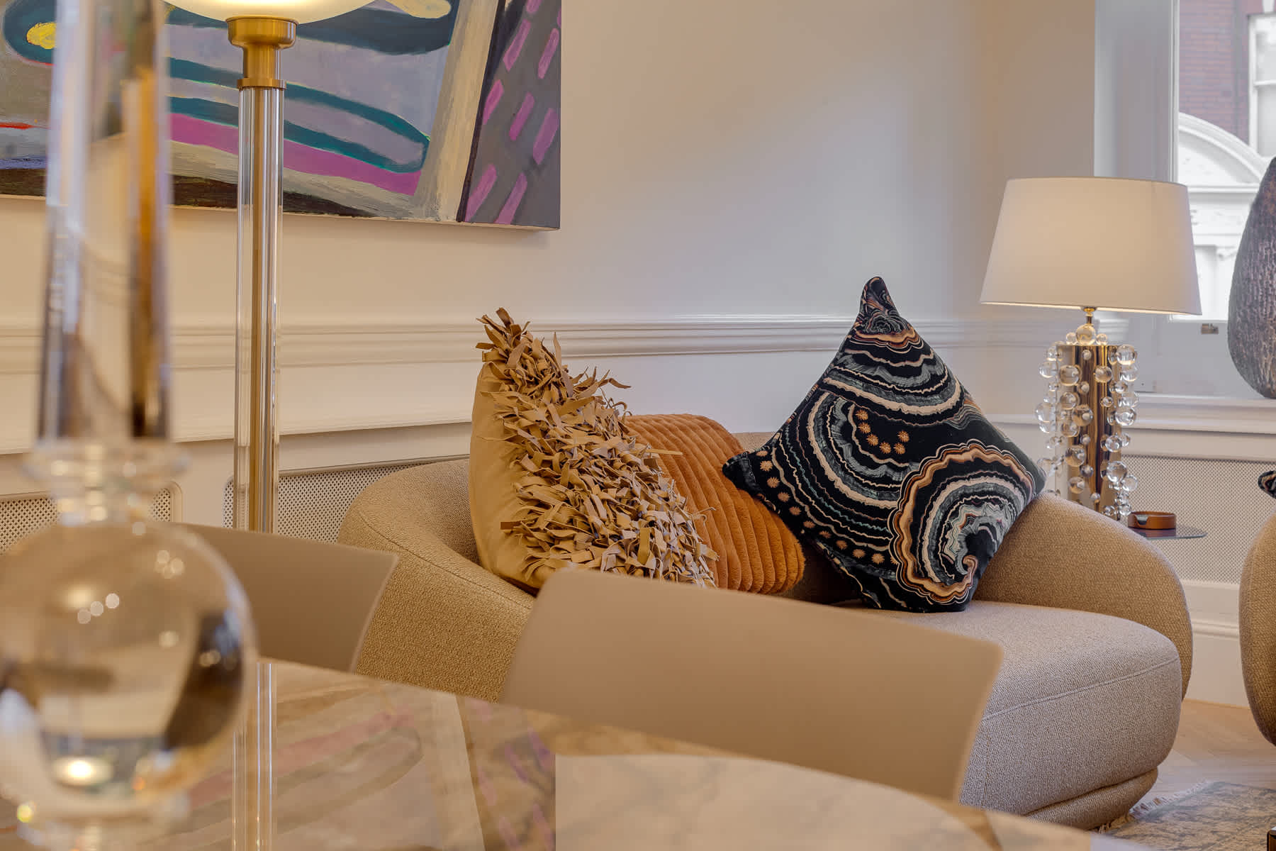 View The Gallery - Exquisite Apartment, Kensington in Kensington Court 25 W8 5DP The Gallery - Exquisite Apartment, Kensington in Kensington Court 25 W8 5DP - Property image 35 - VivreStays