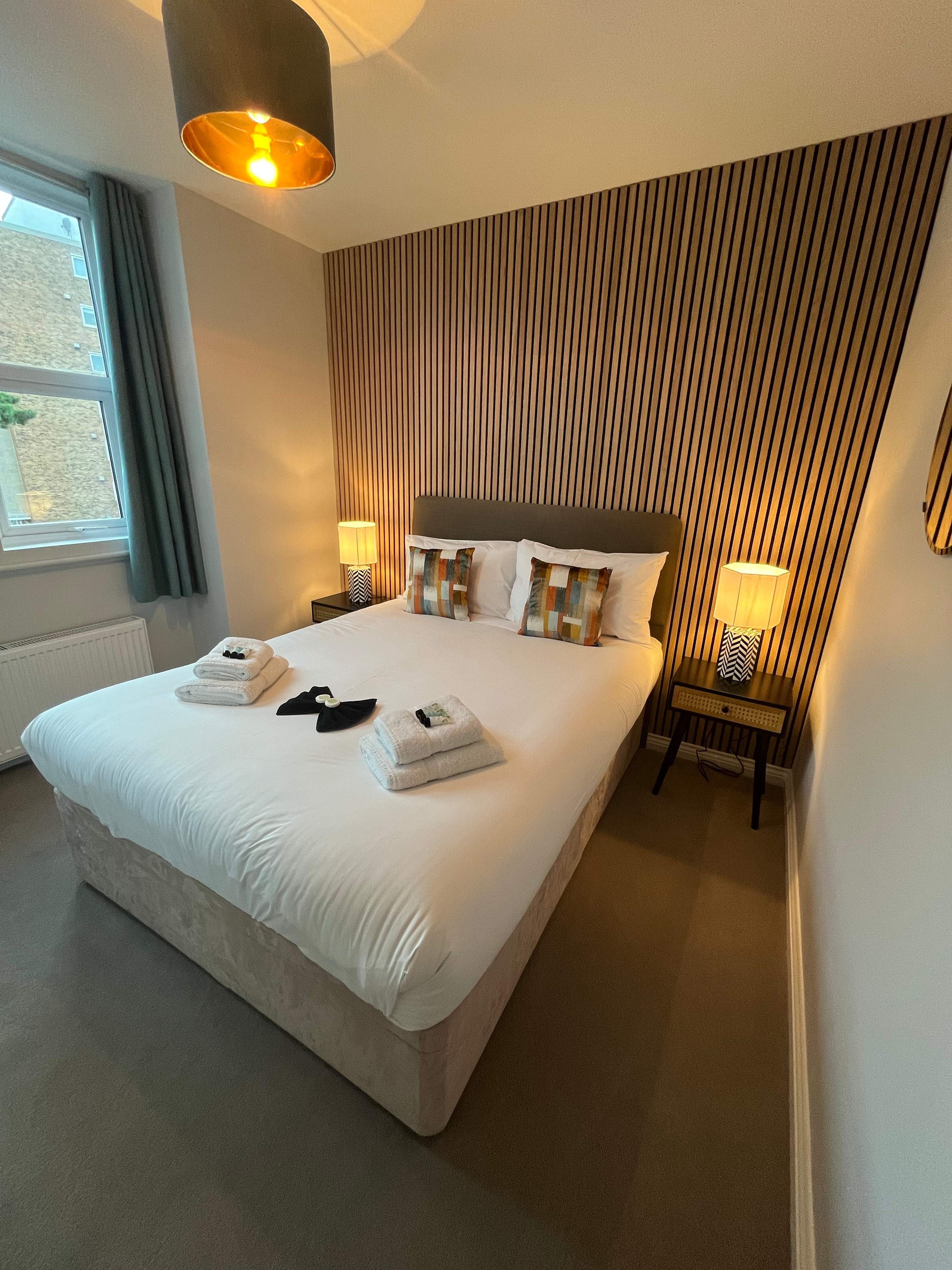 *NEW* Contemporary 2 bed, free parking