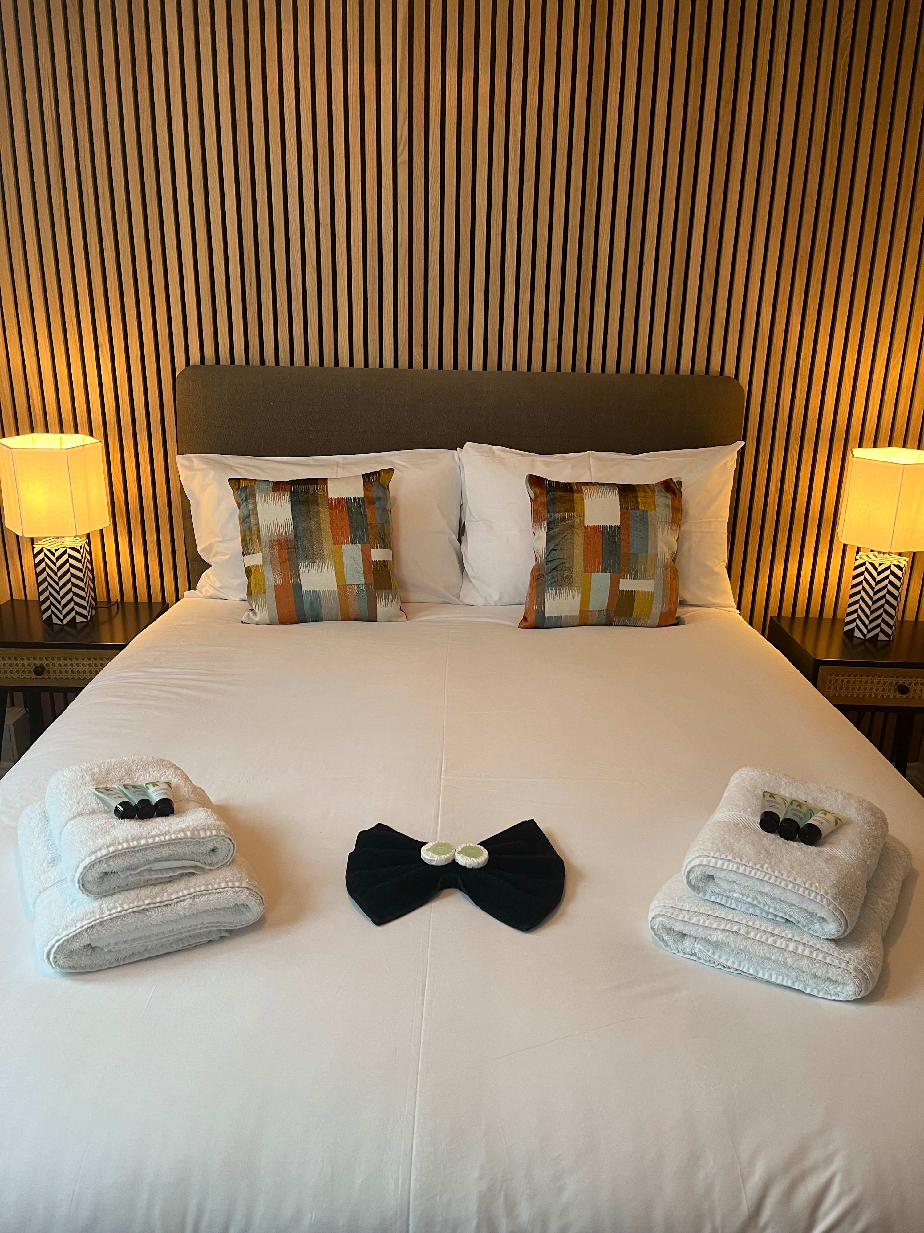 *NEW* Contemporary 2 bed, free parking