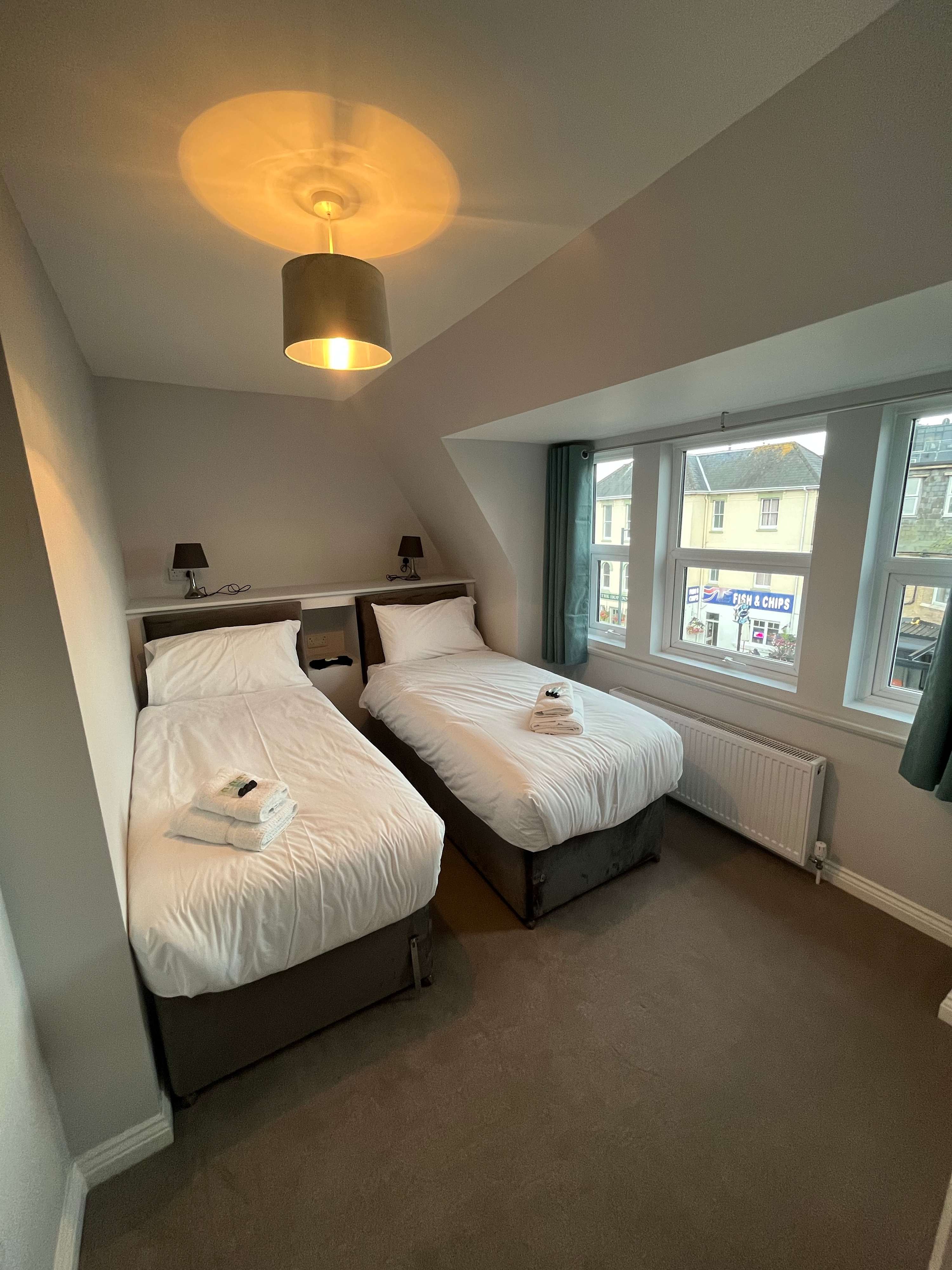 *NEW* Contemporary 2 bed, free parking