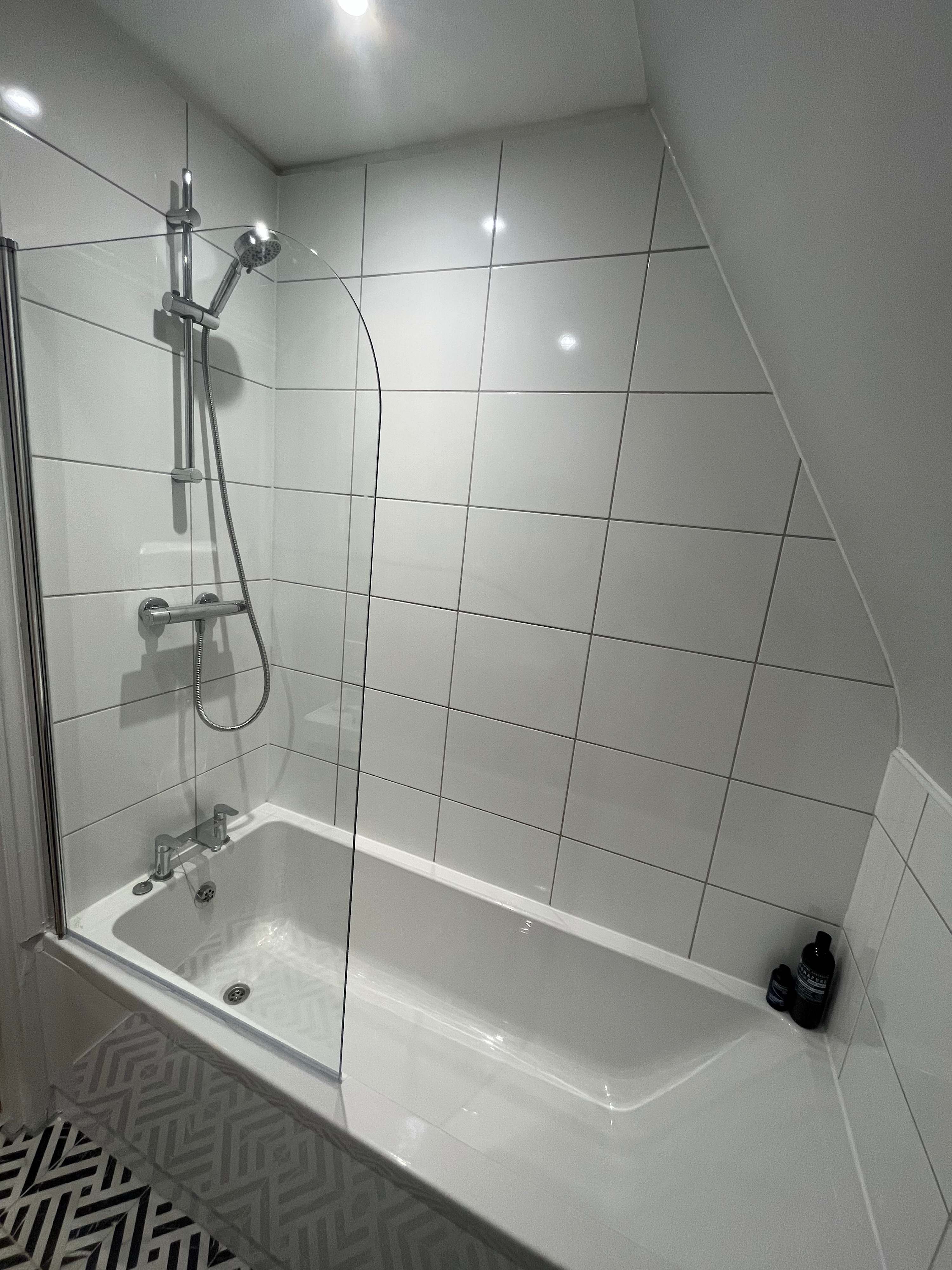 *NEW* Contemporary 2 bed, free parking