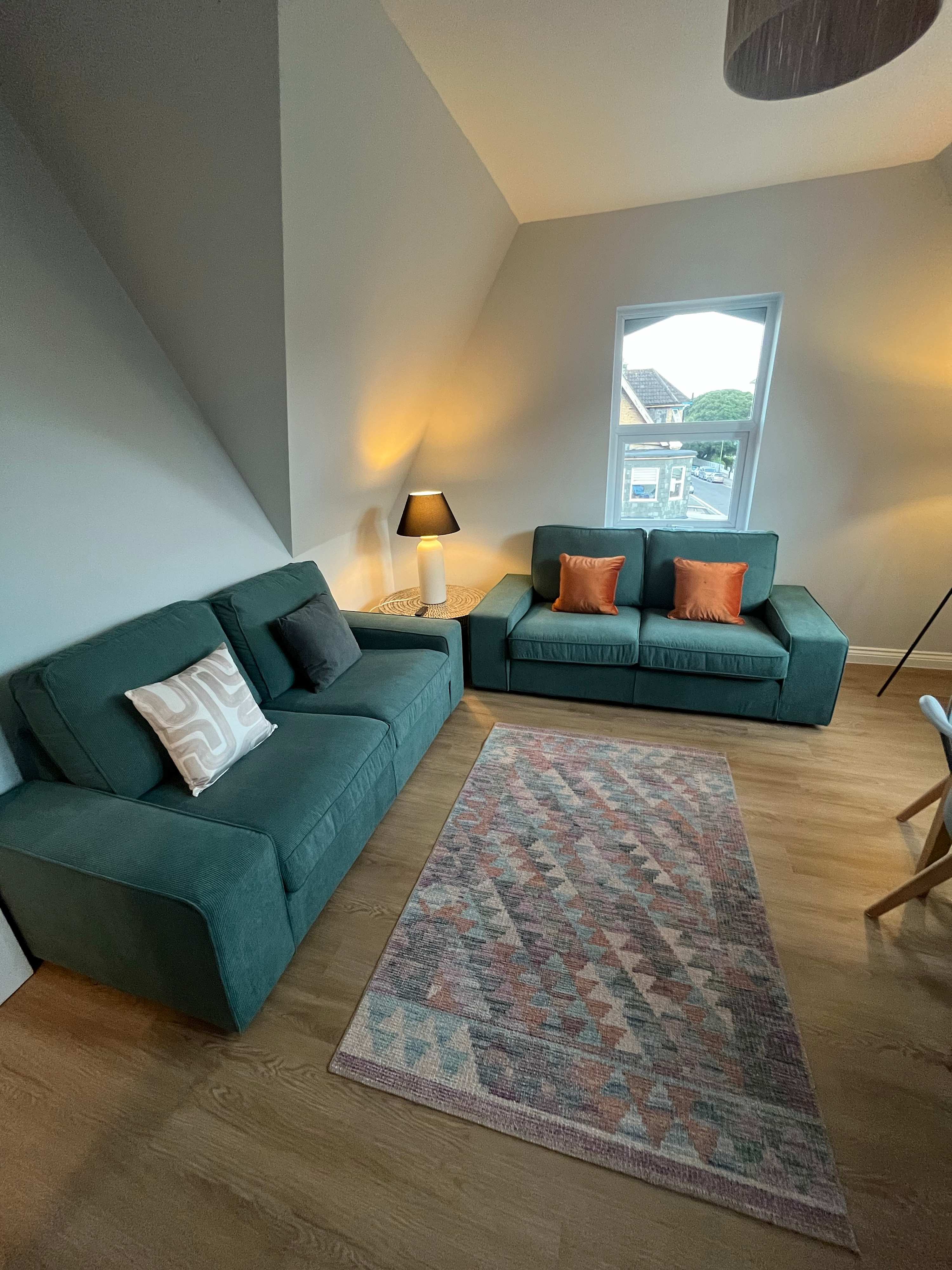 *NEW* Contemporary 2 bed, free parking