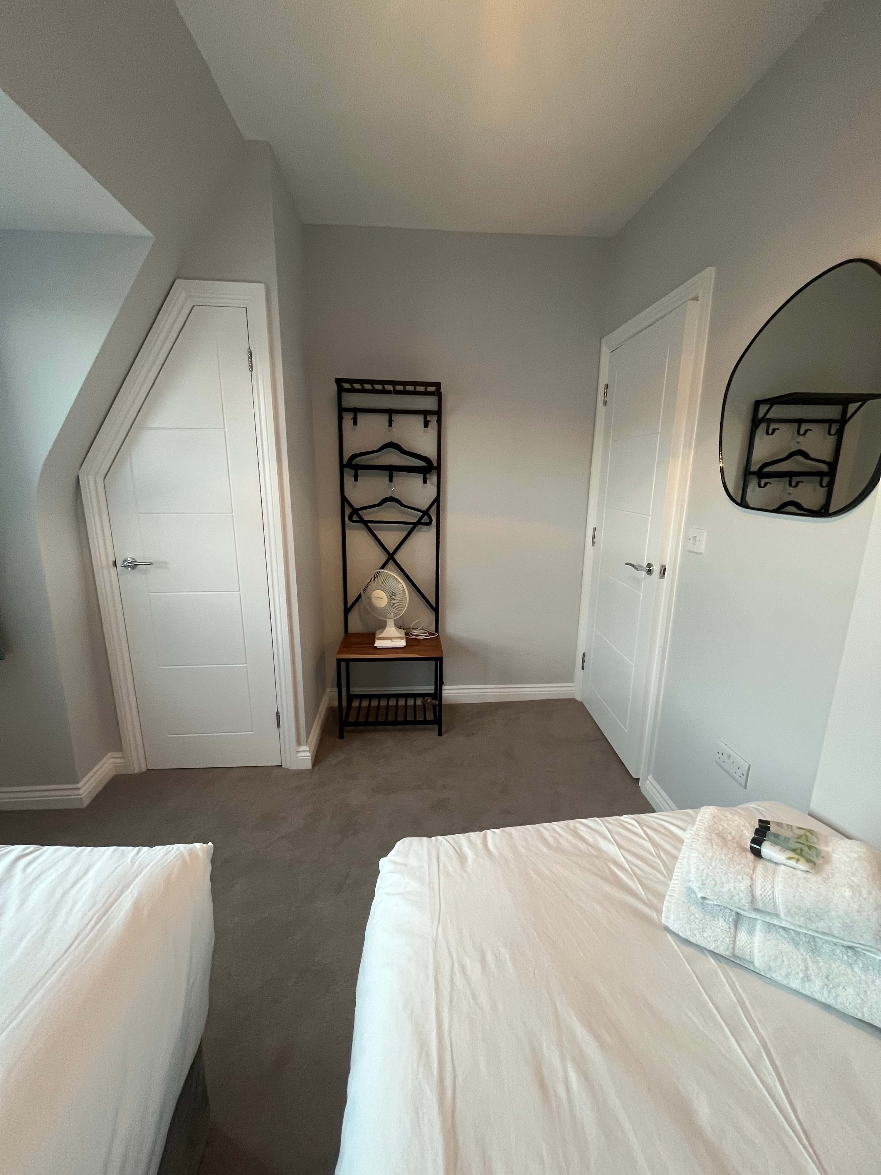 *NEW* Contemporary 2 bed, free parking