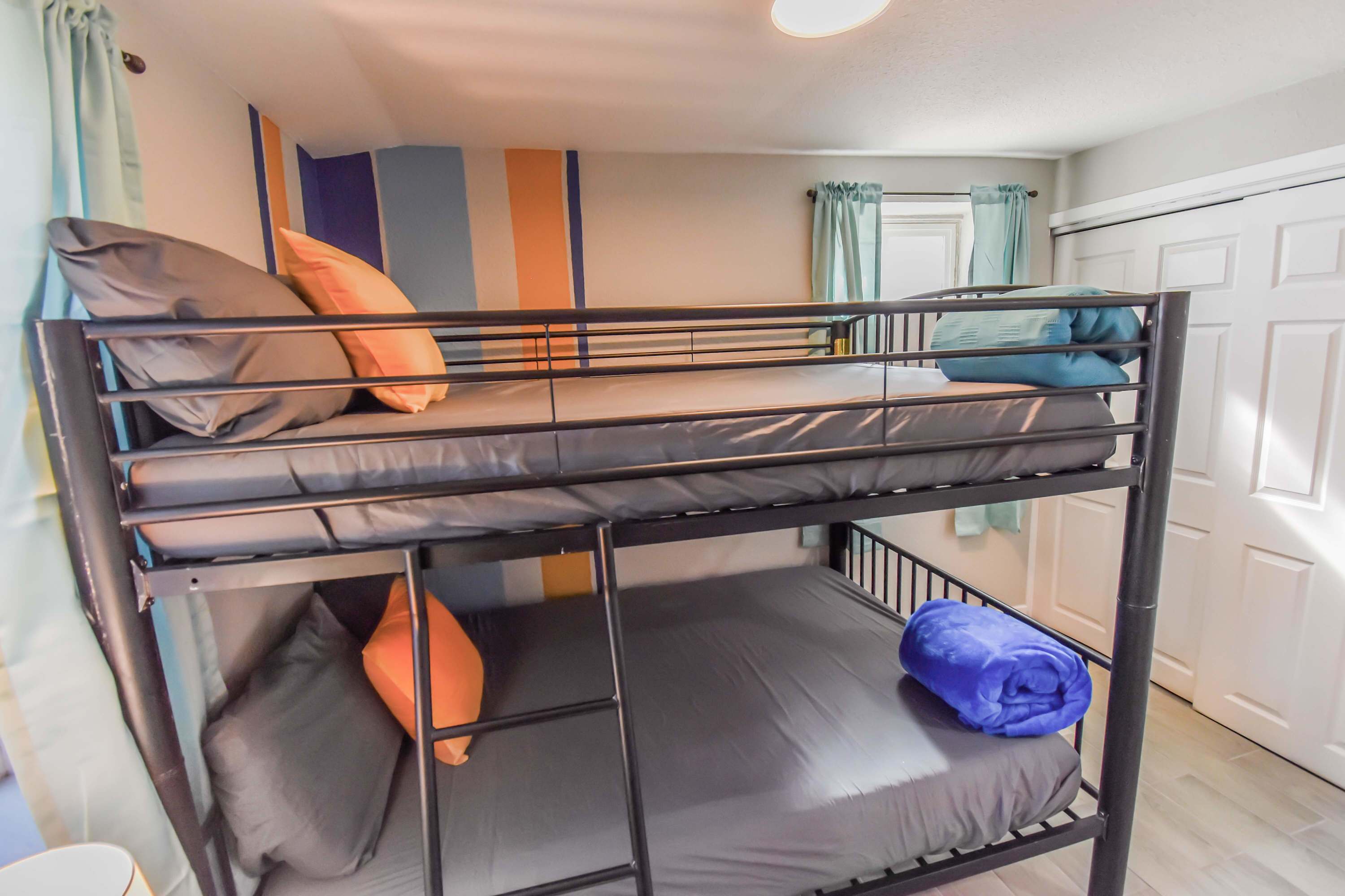 Vibrant & Cozy Two Bedroom Lower Unit King Beds 4