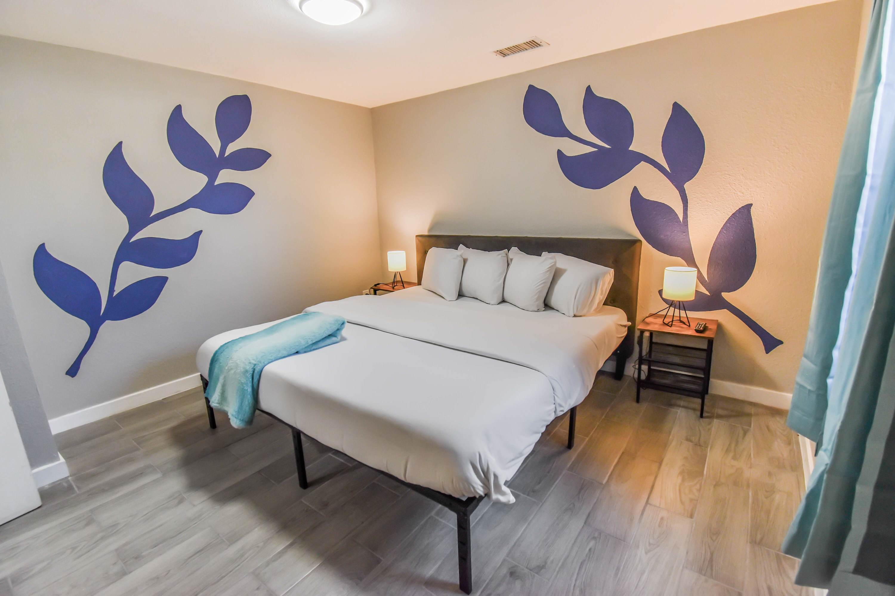 Vibrant & Cozy Two Bedroom Lower Unit King Beds
