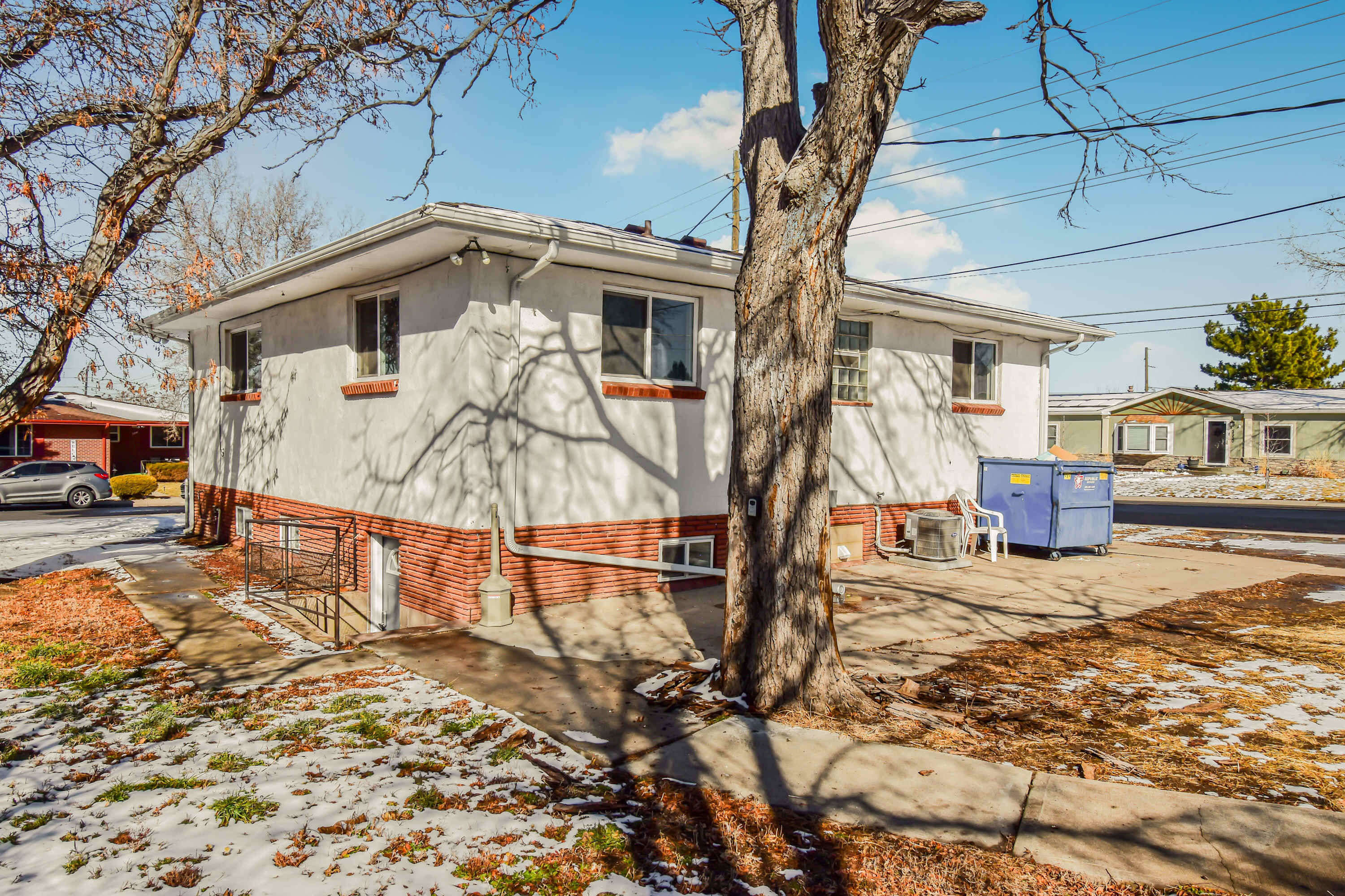 Vibrant & Cozy Two Bedroom Lower Unit King Beds 3