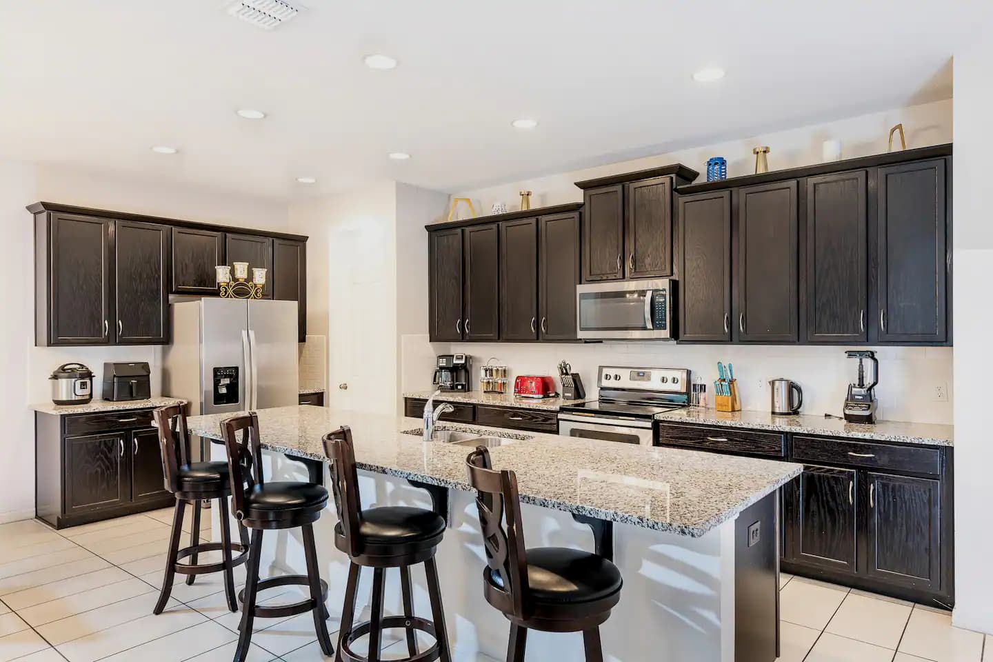 Spacious retreat w/ pool & hot tub