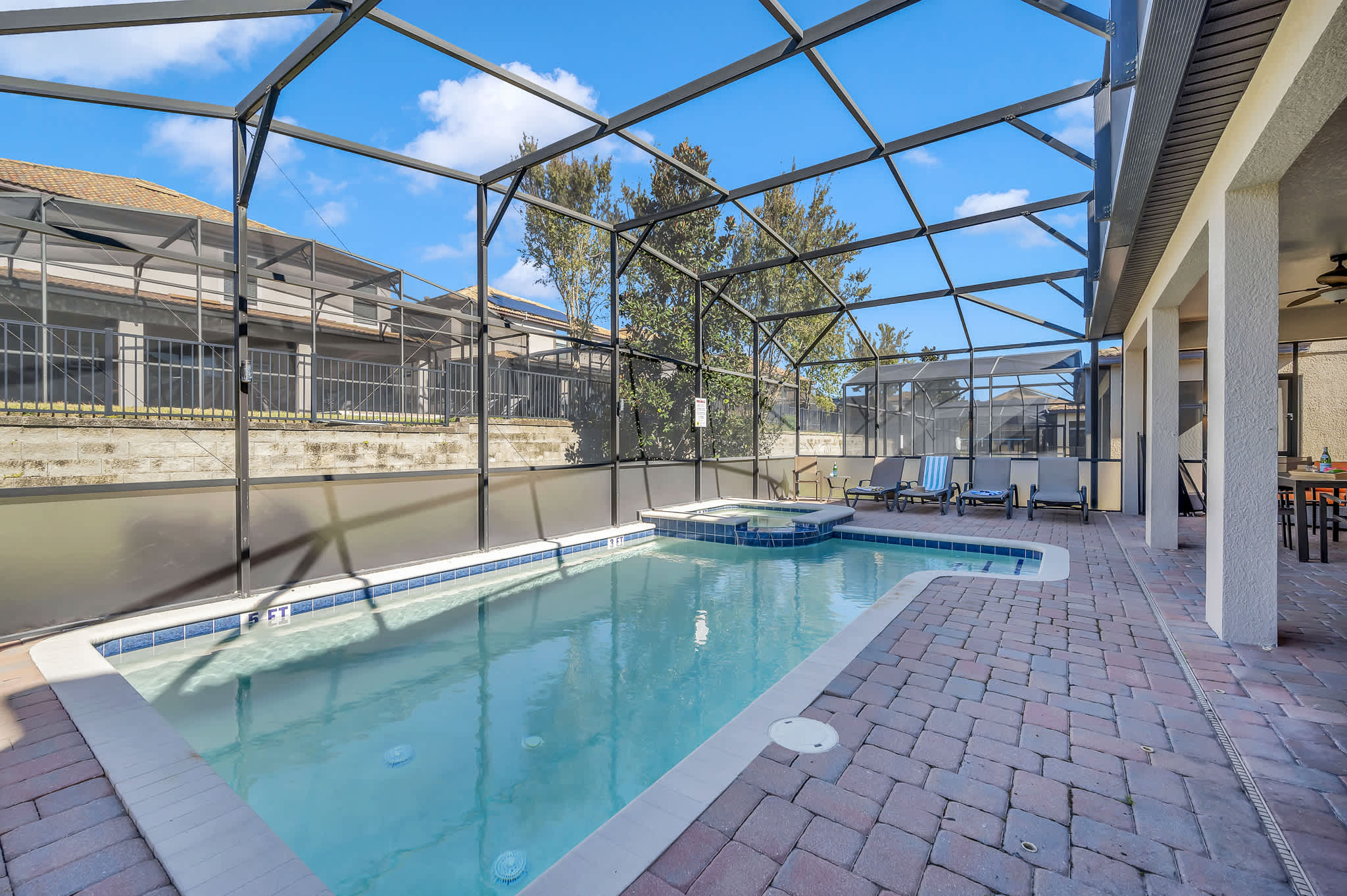 Heated Pool, Free Waterpark and Lazy River!