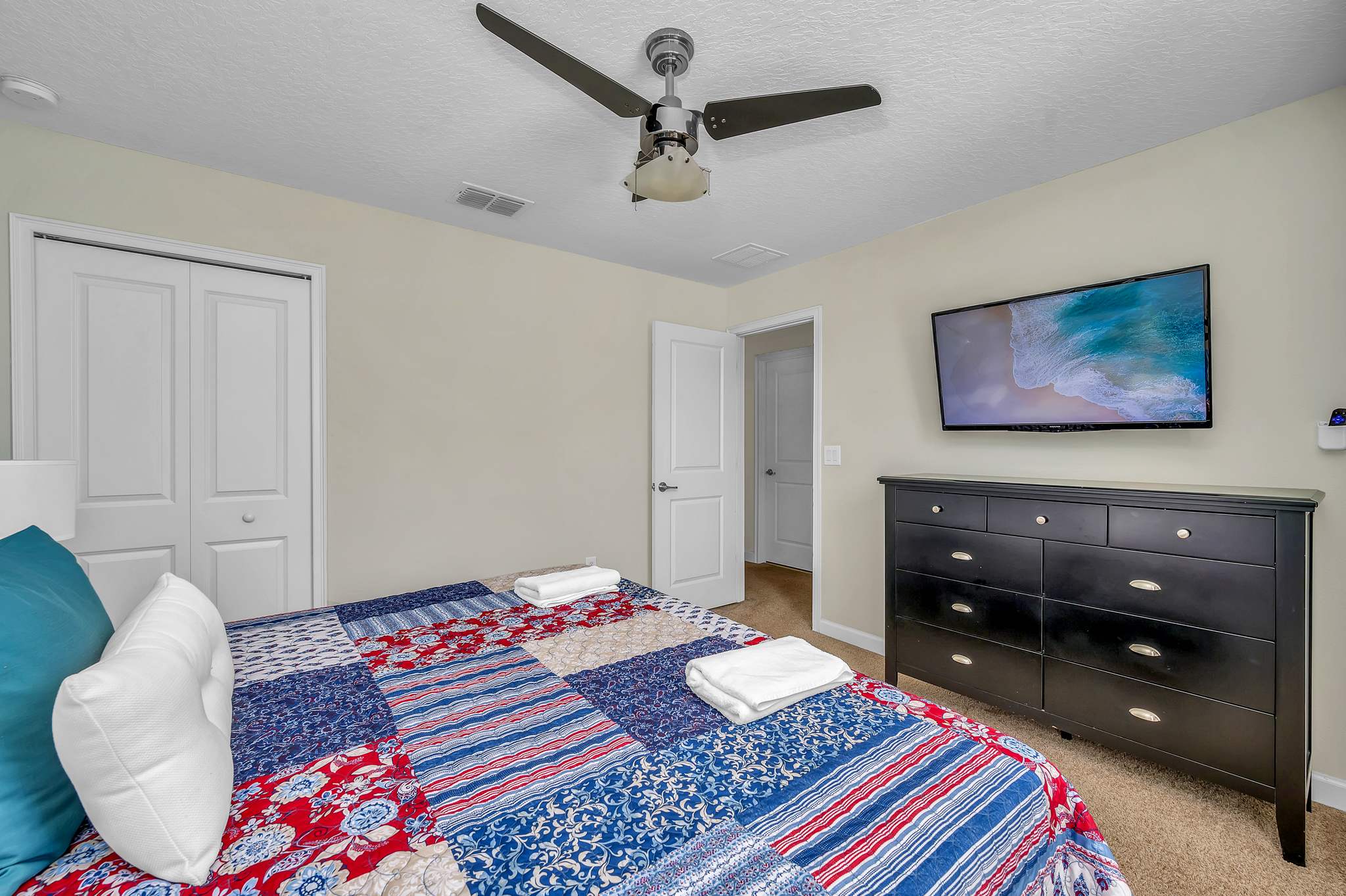 Heated Pool, Free Waterpark and Lazy River!