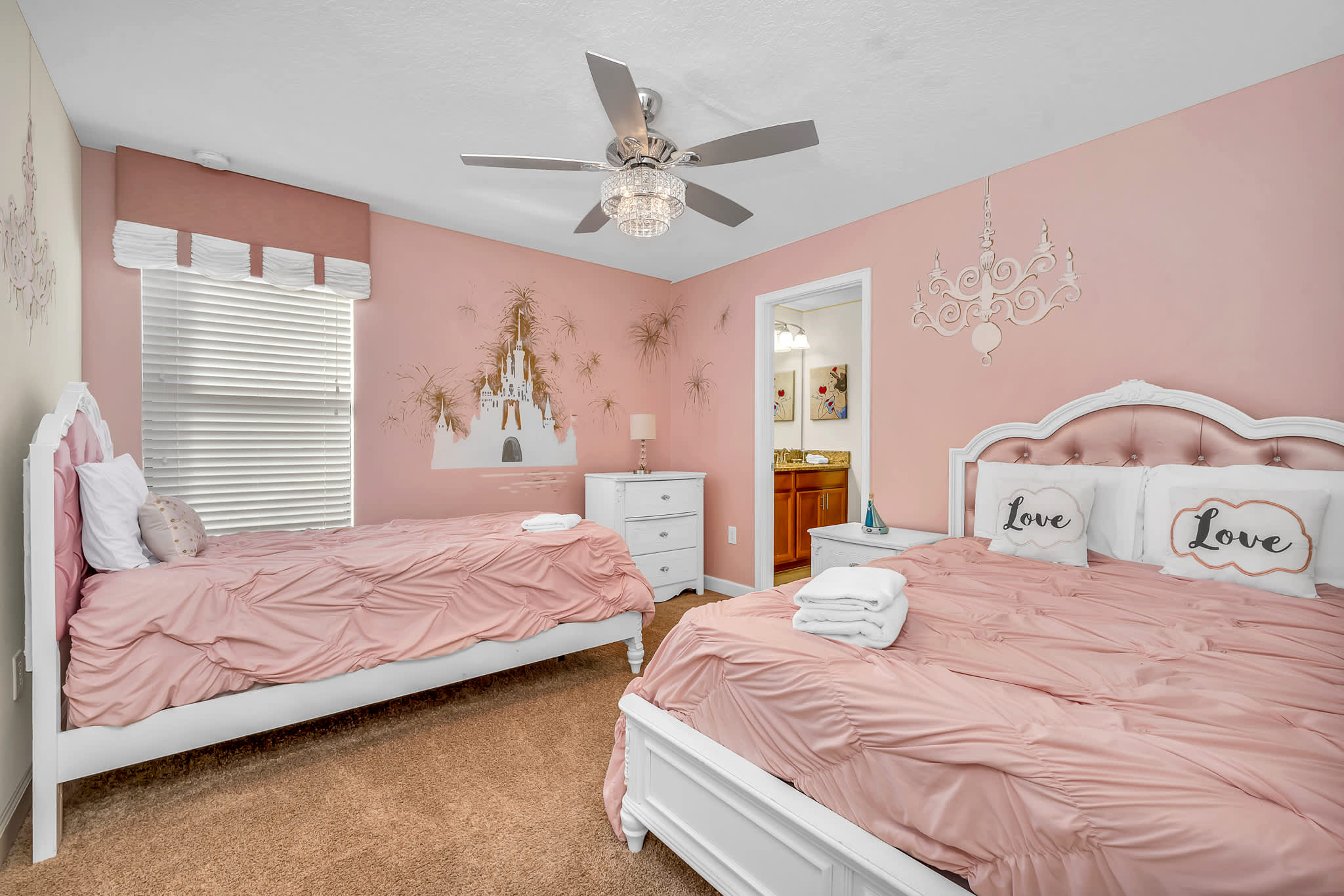 Heated Pool, Free Waterpark and Lazy River!