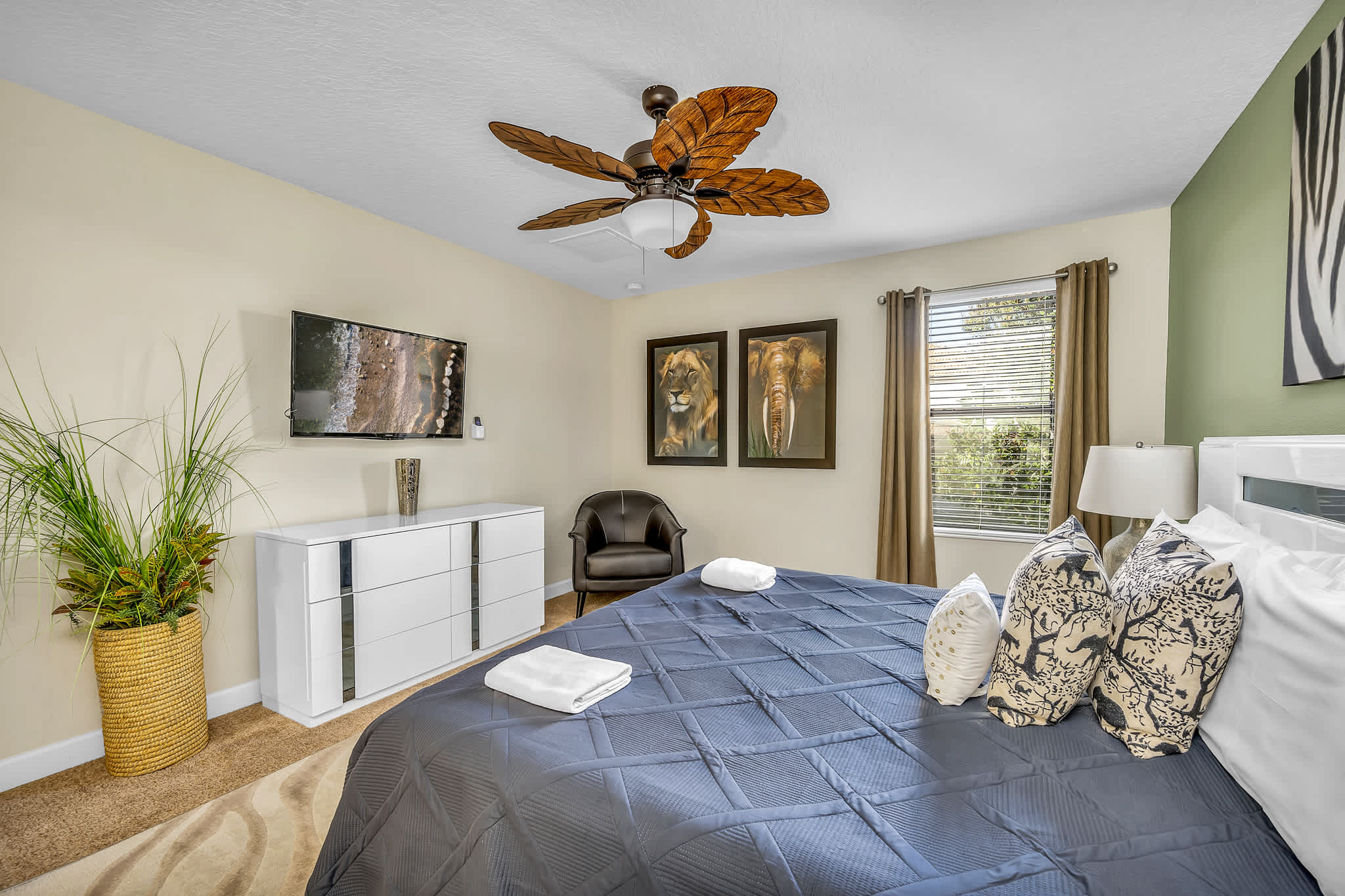 Heated Pool, Free Waterpark and Lazy River!