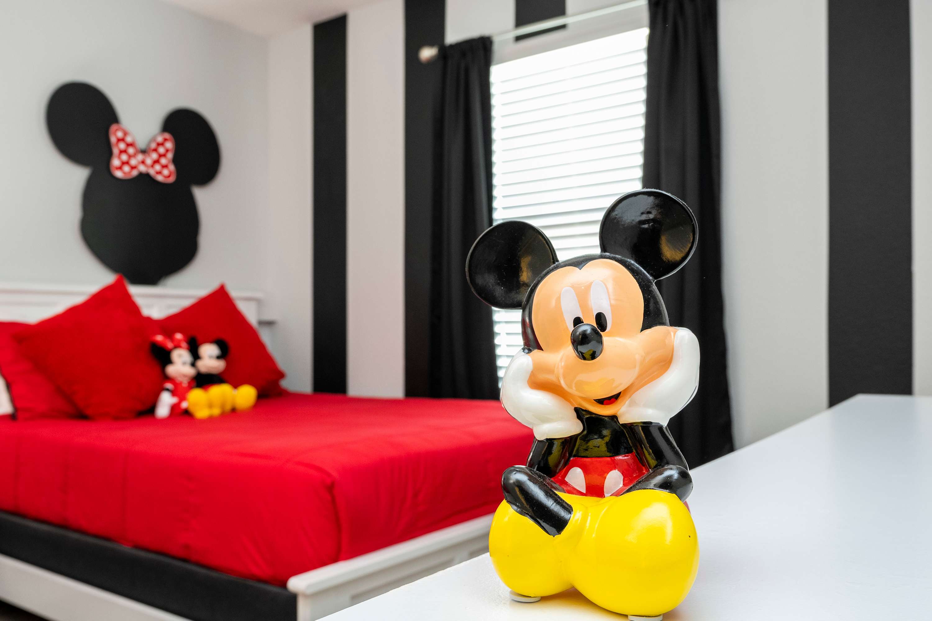 Storey Lake Home, Mickey & Minions Beds, Sleeps 12 - Foto 1