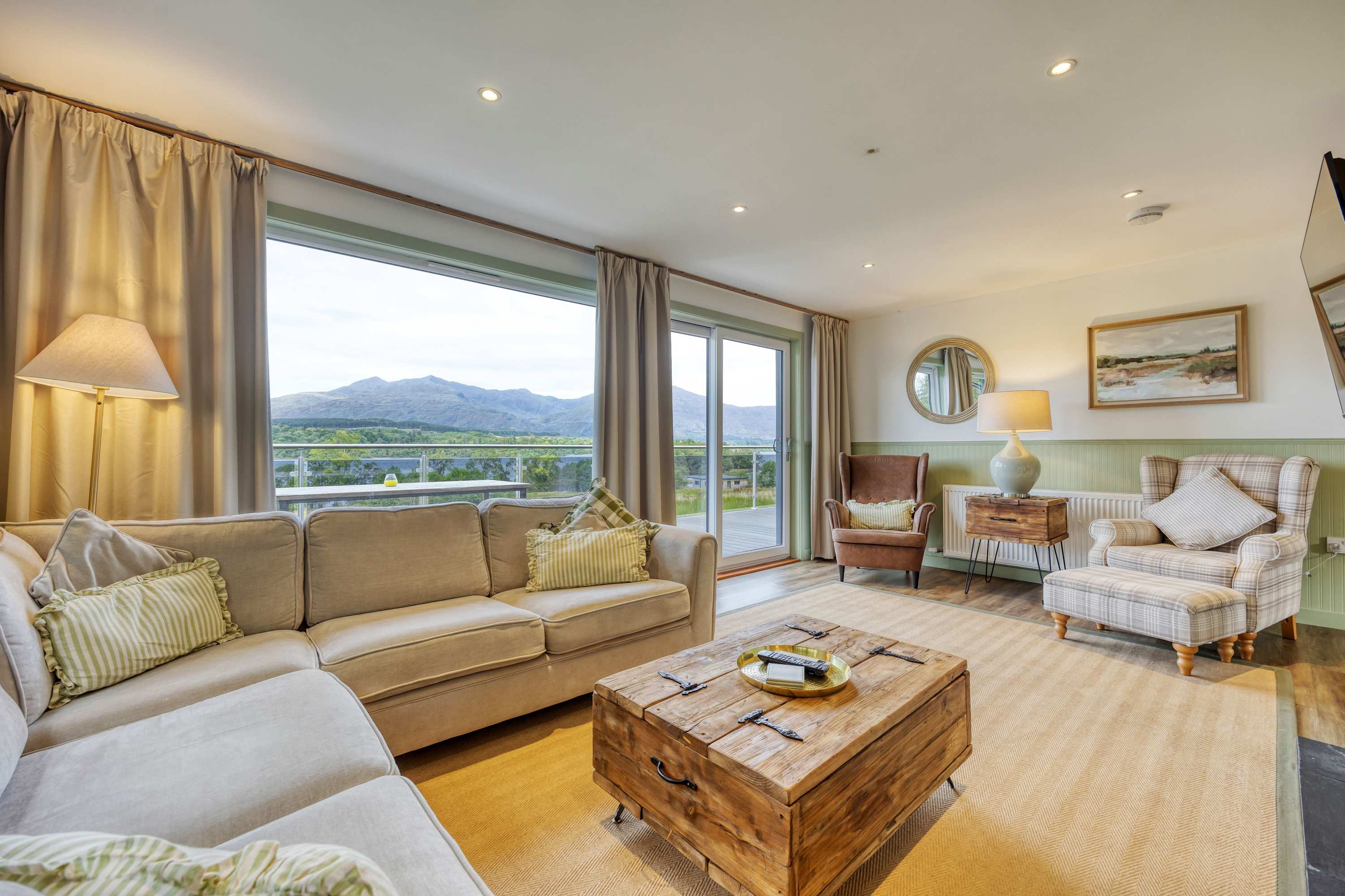 Loch Awe Lodge with Stunning Views Ardbrecknish in Ardbrecknish PA33 1BH - Property image 5 - VivreStays