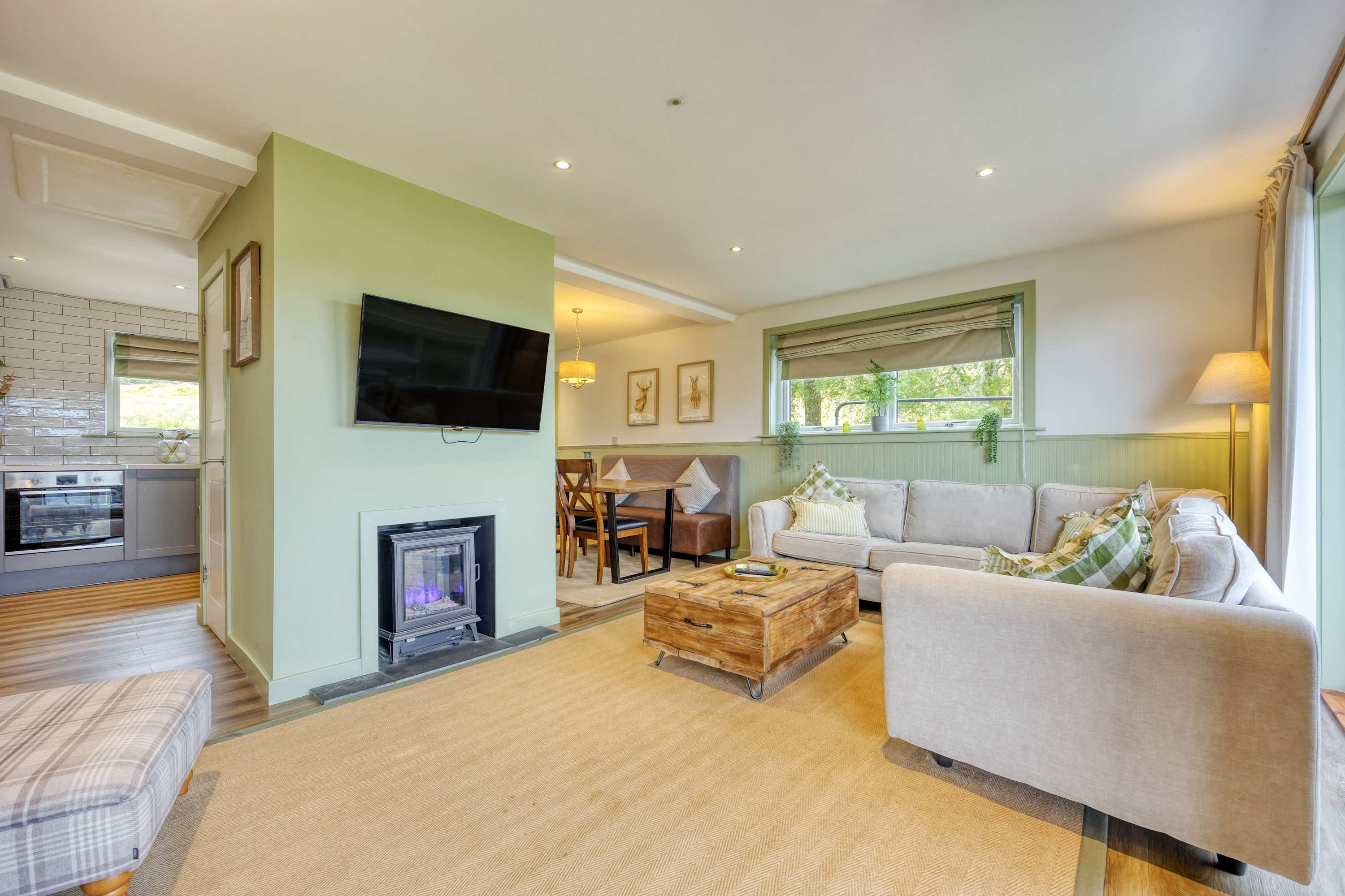 Loch Awe Lodge with Stunning Views Ardbrecknish in Ardbrecknish PA33 1BH - Property image 4 - VivreStays
