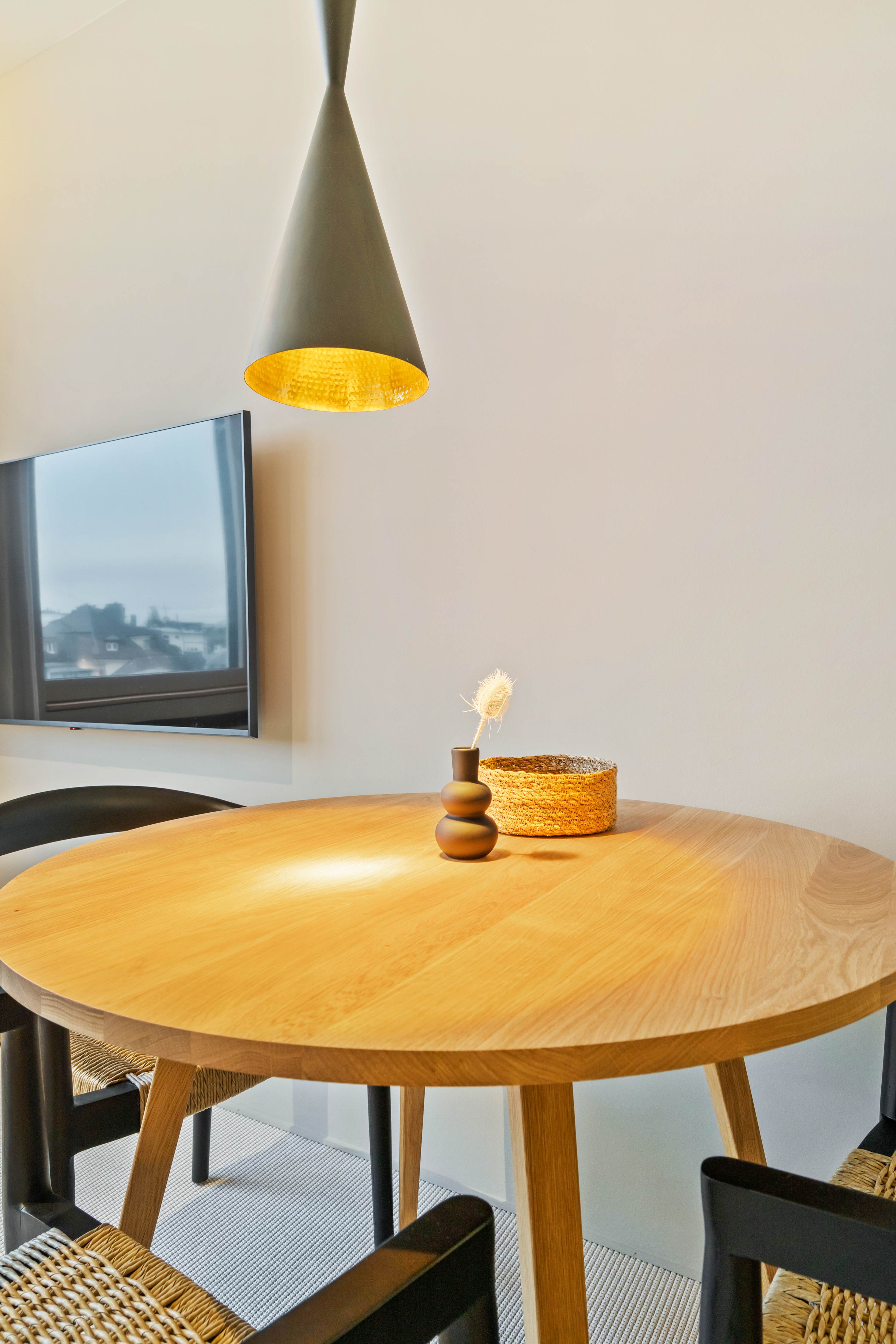 Versatile Dining and Lounge Space – Savor meals or relax in a thoughtfully designed living area that combines comfort with practicality.