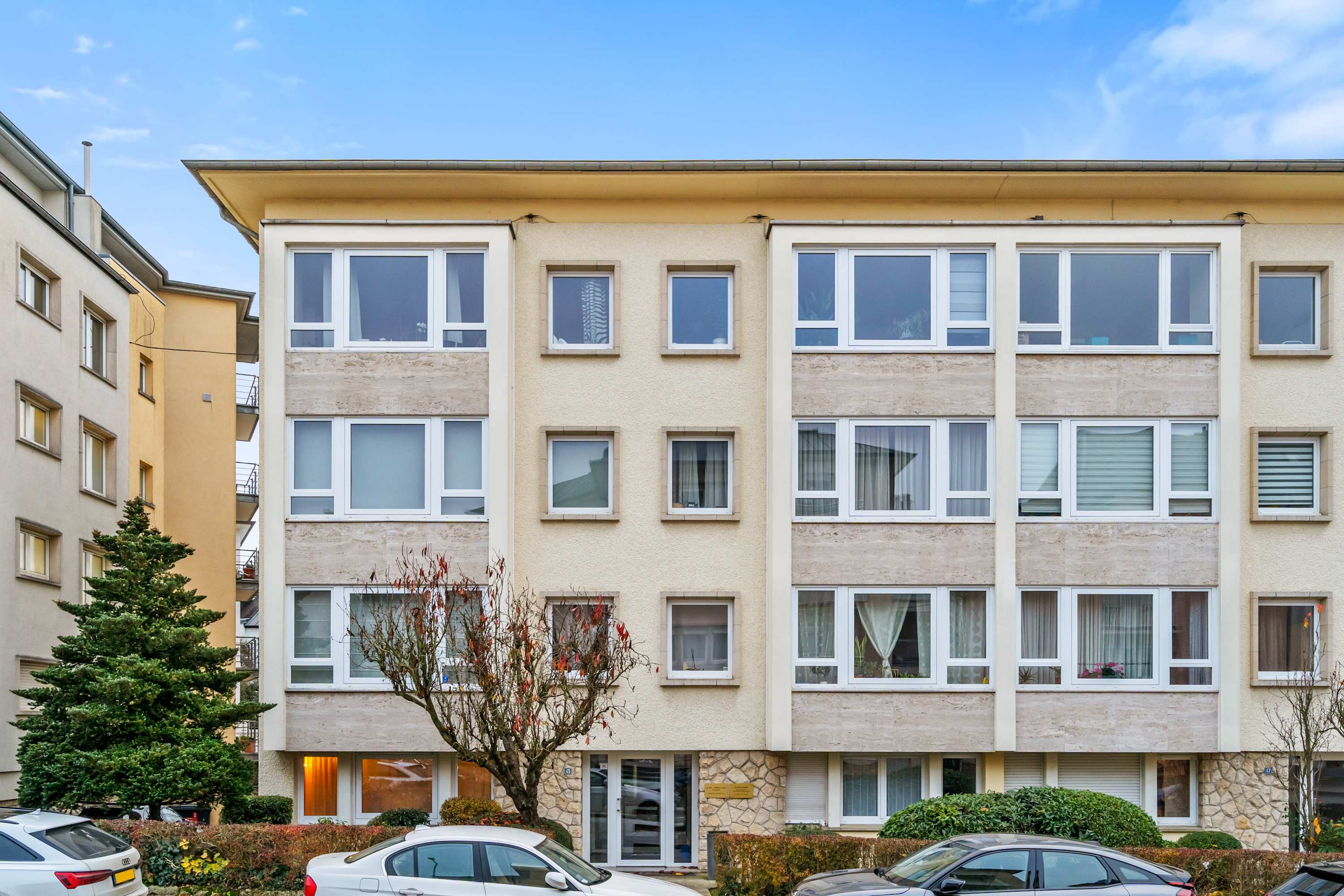 Modern Building Exterior – Located in the vibrant Rue de Vianden neighborhood, close to all amenities and public transport.