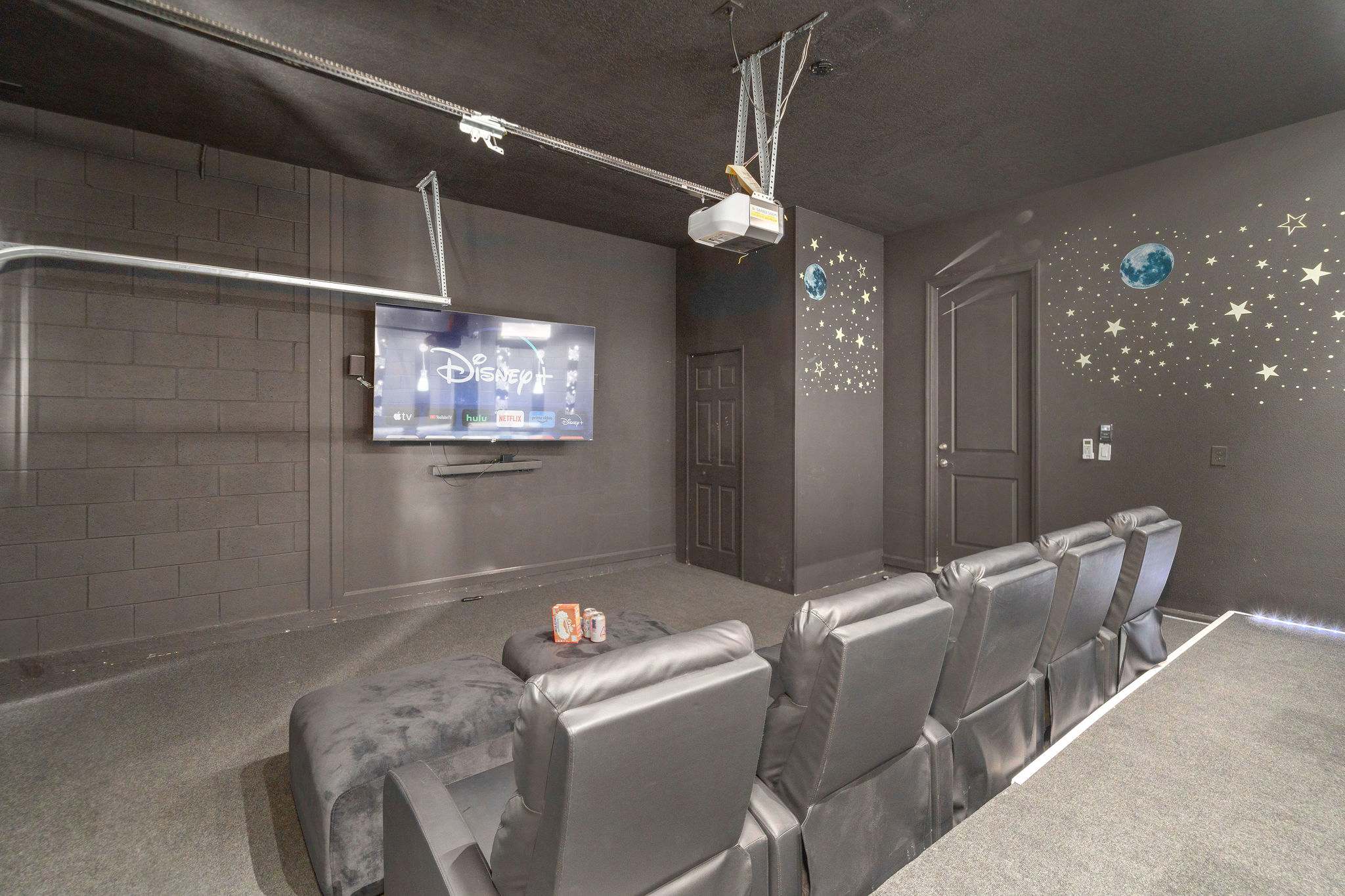 Luxury KOSHER Villa-w/ Heated Pool! + 12 MI to Disney!