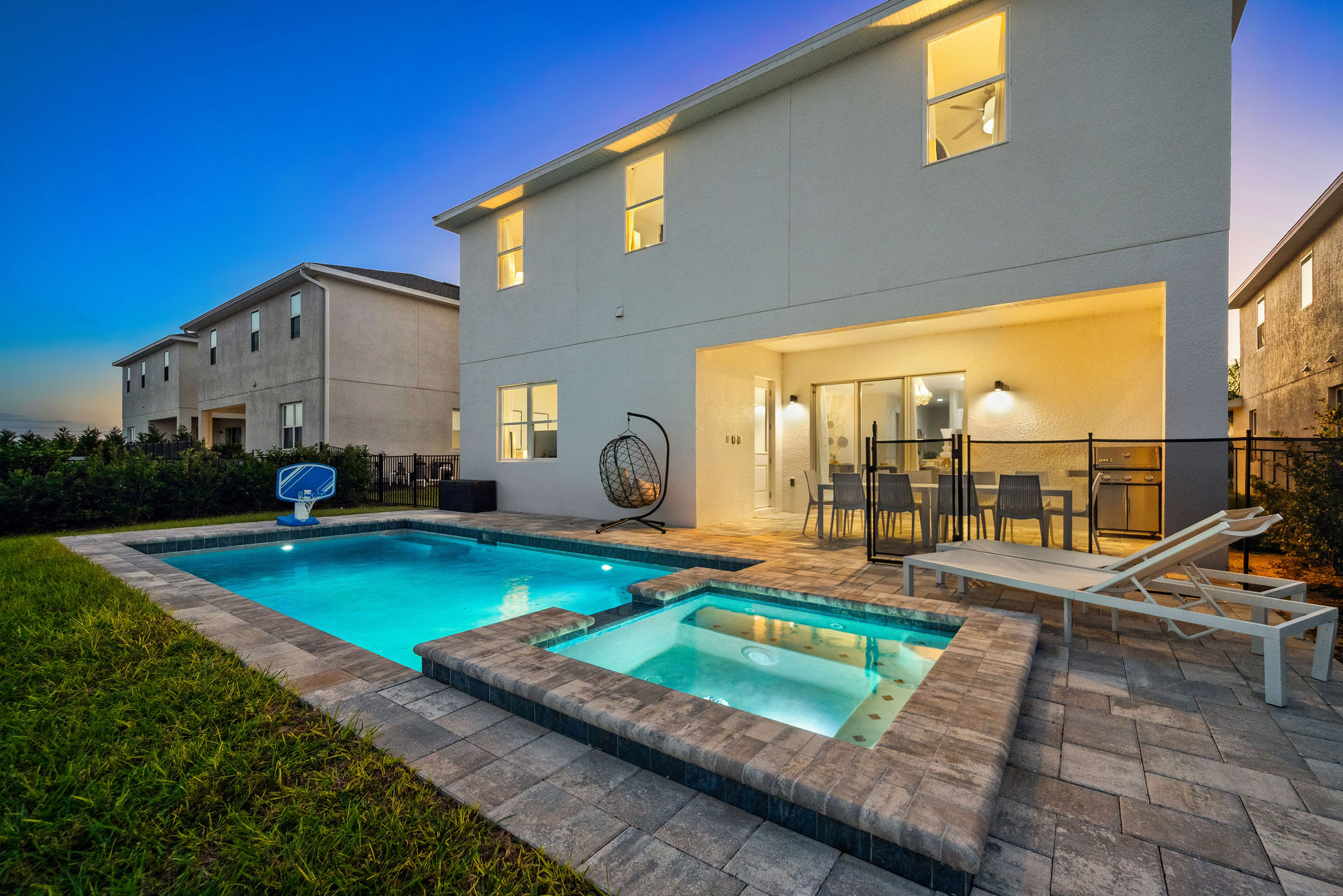 Luxury KOSHER Villa-w/ Heated Pool! + 12 MI to Disney!