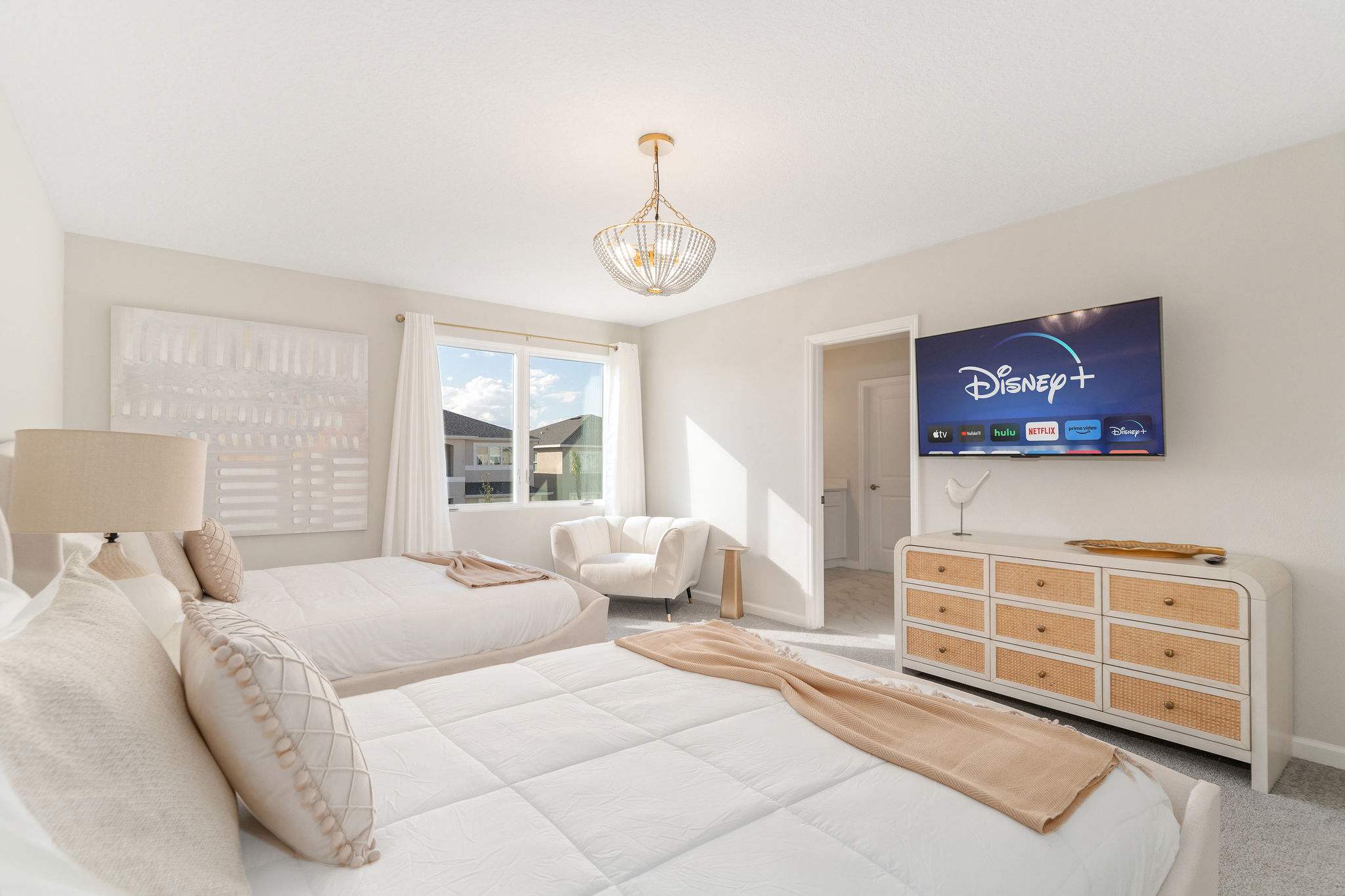 Luxury KOSHER Villa-w/ Heated Pool! + 12 MI to Disney!