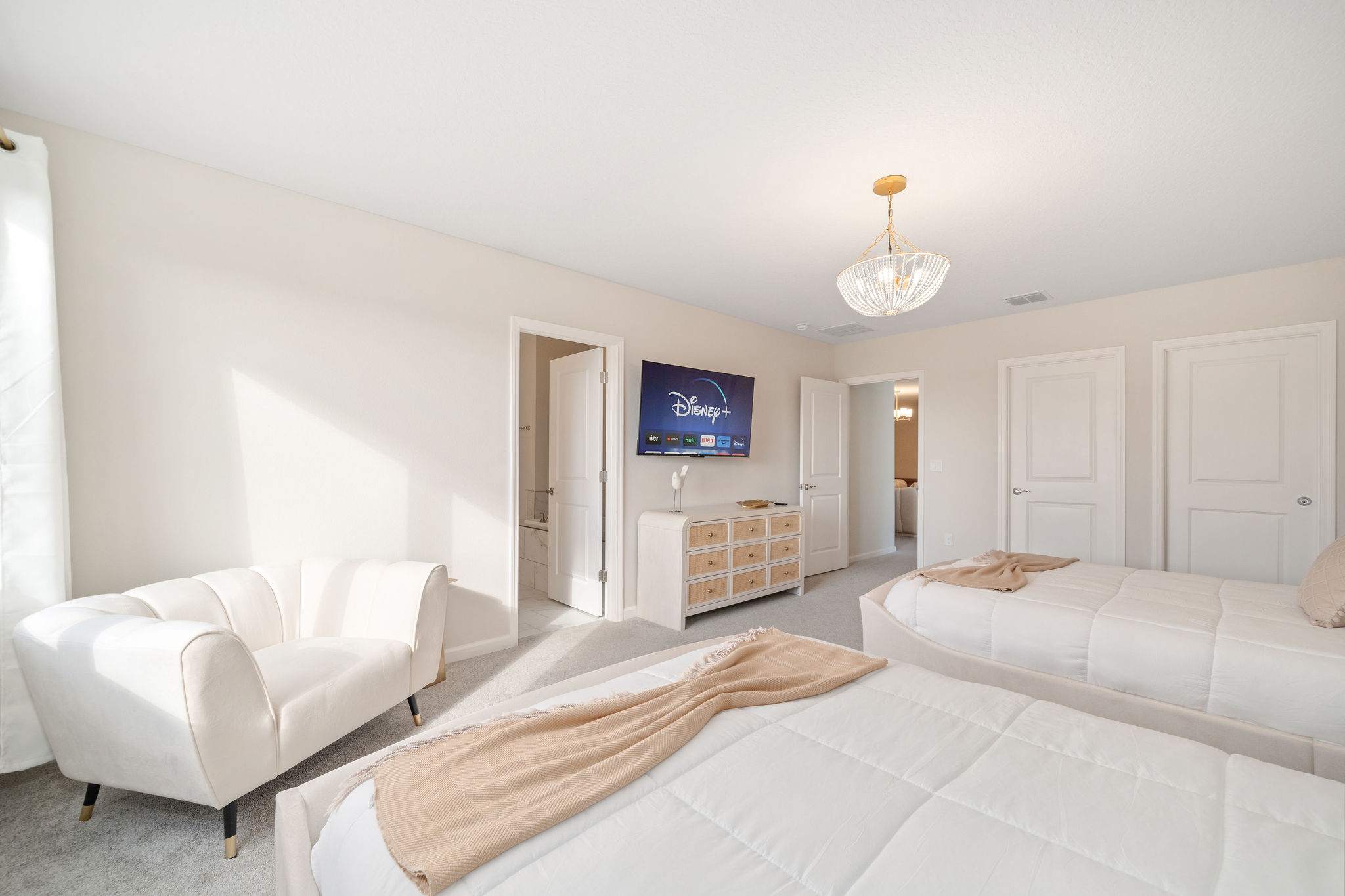 Luxury KOSHER Villa-w/ Heated Pool! + 12 MI to Disney!