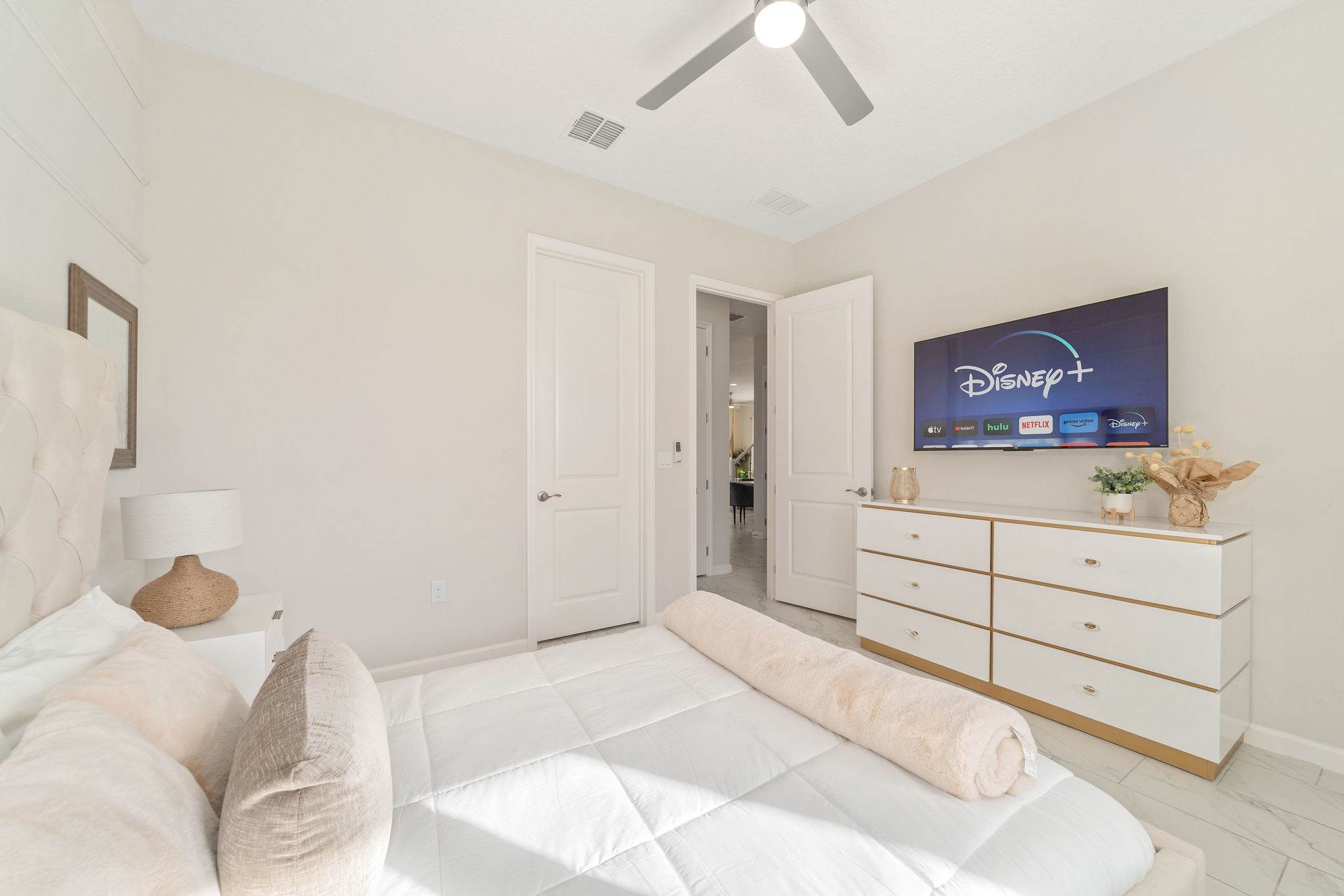 Luxury KOSHER Villa-w/ Heated Pool! + 12 MI to Disney!