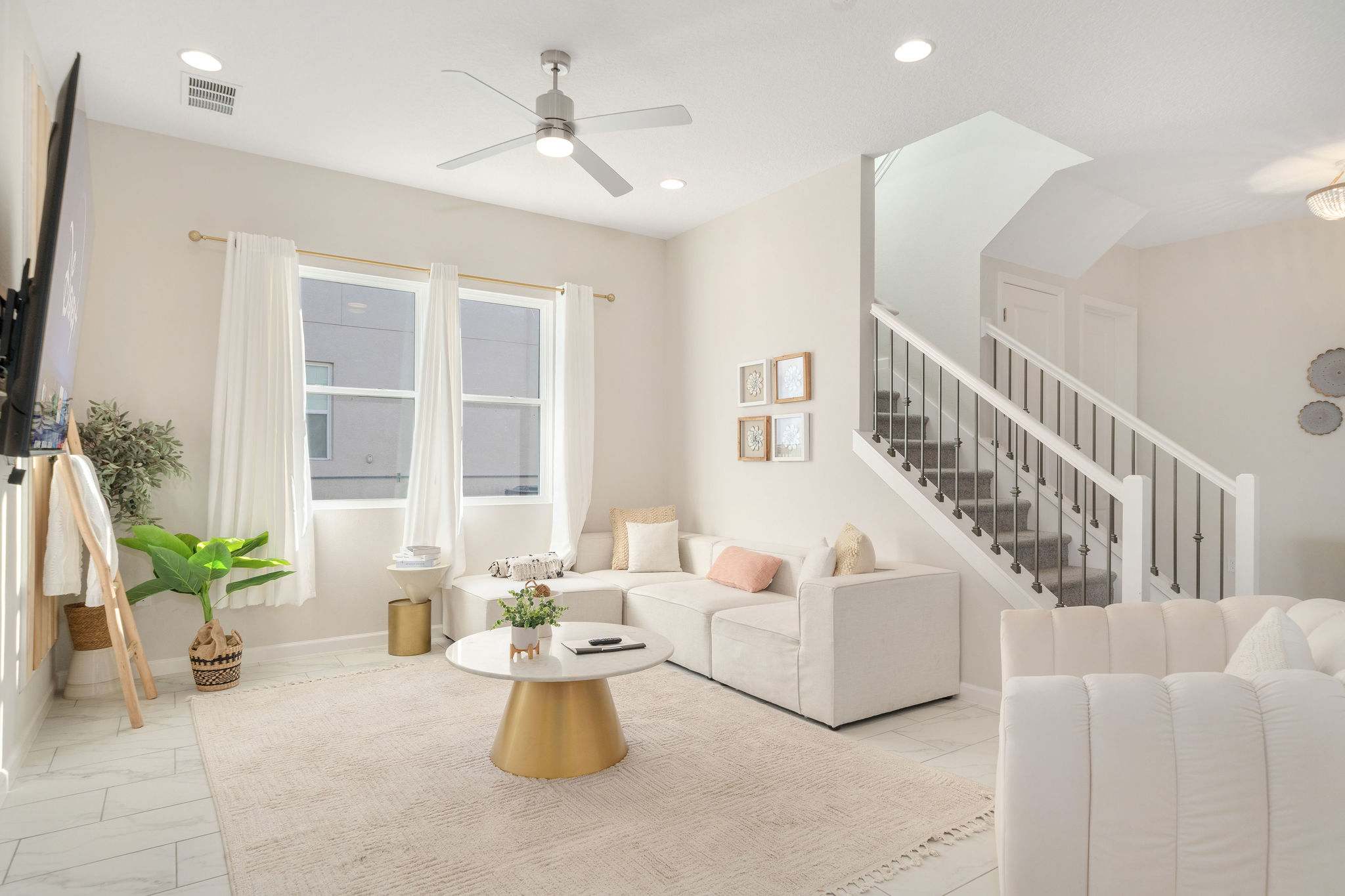 Luxury KOSHER Villa-w/ Heated Pool! + 12 MI to Disney!