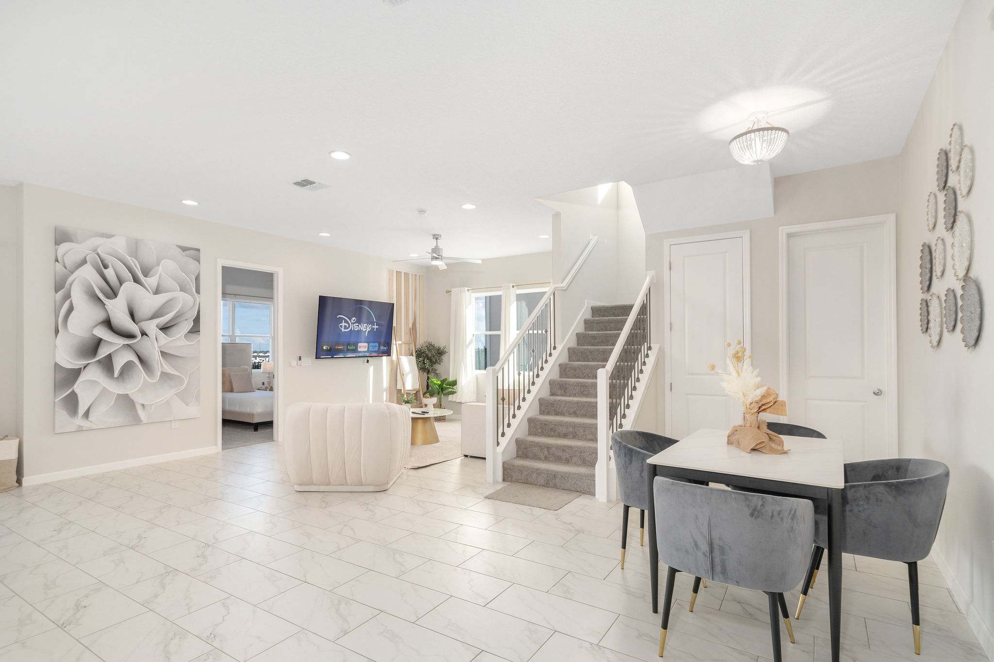 Luxury KOSHER Villa-w/ Heated Pool! + 12 MI to Disney!