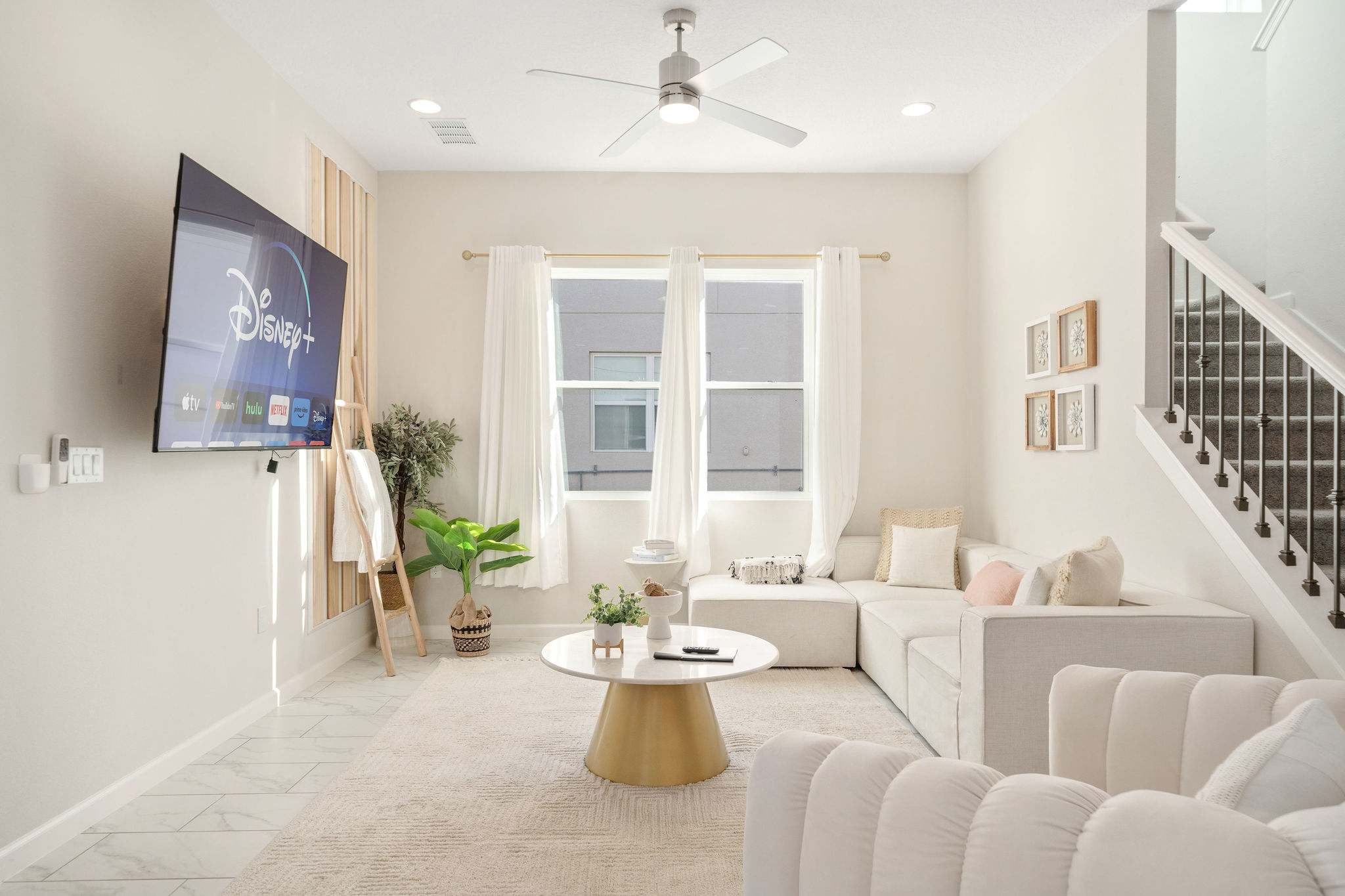 Luxury KOSHER Villa-w/ Heated Pool! + 12 MI to Disney!