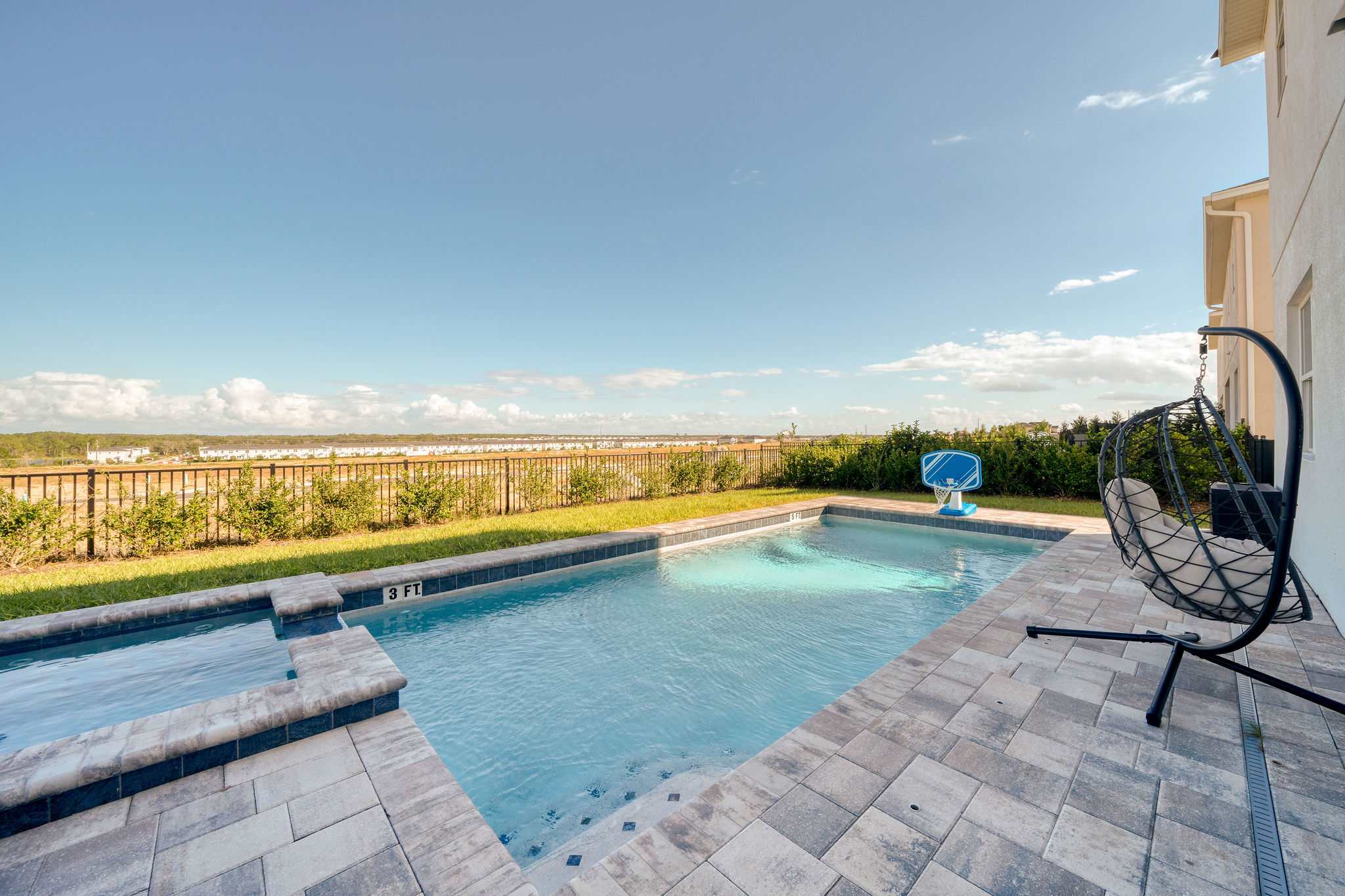 Luxury KOSHER Villa-w/ Heated Pool! + 12 MI to Disney!