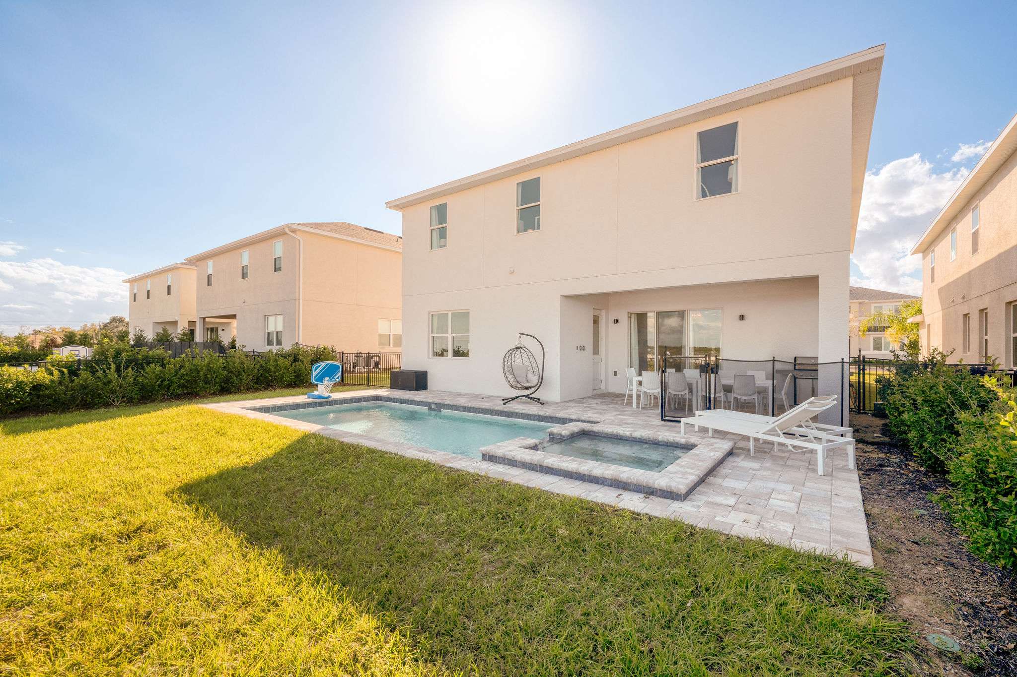 Luxury KOSHER Villa-w/ Heated Pool! + 12 MI to Disney!