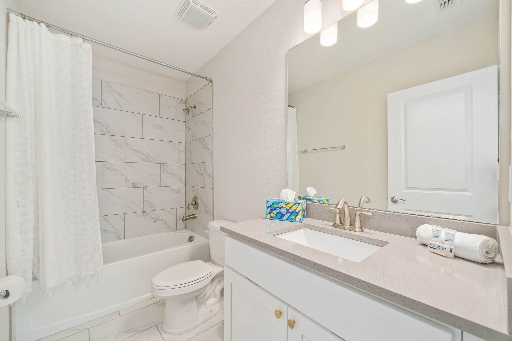 Luxury KOSHER Villa-w/ Heated Pool! + 12 MI to Disney!