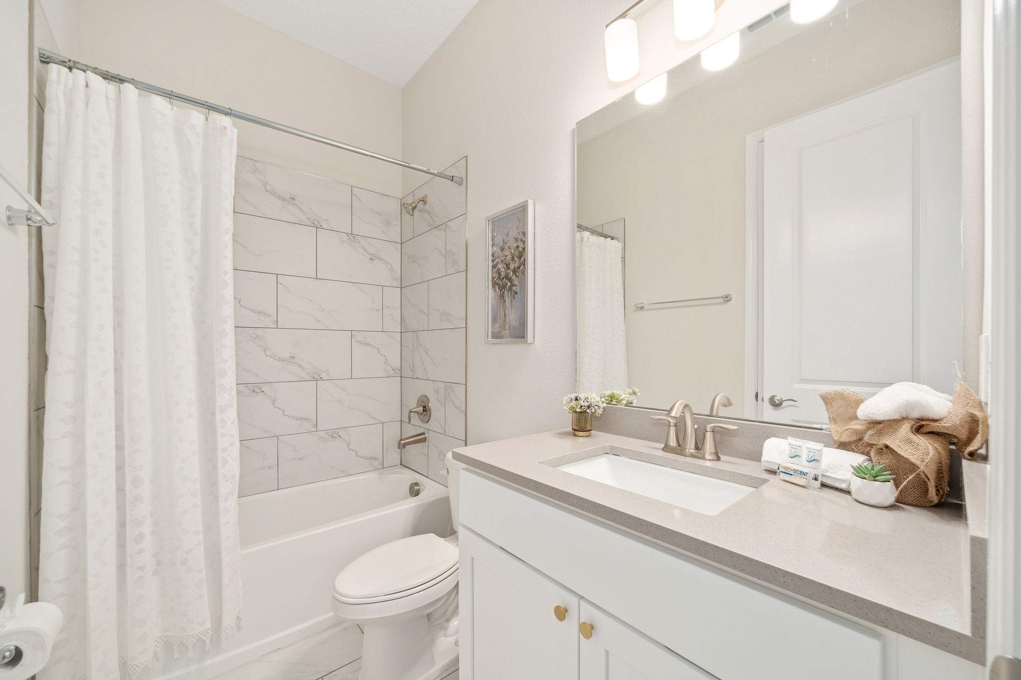 Luxury KOSHER Villa-w/ Heated Pool! + 12 MI to Disney!