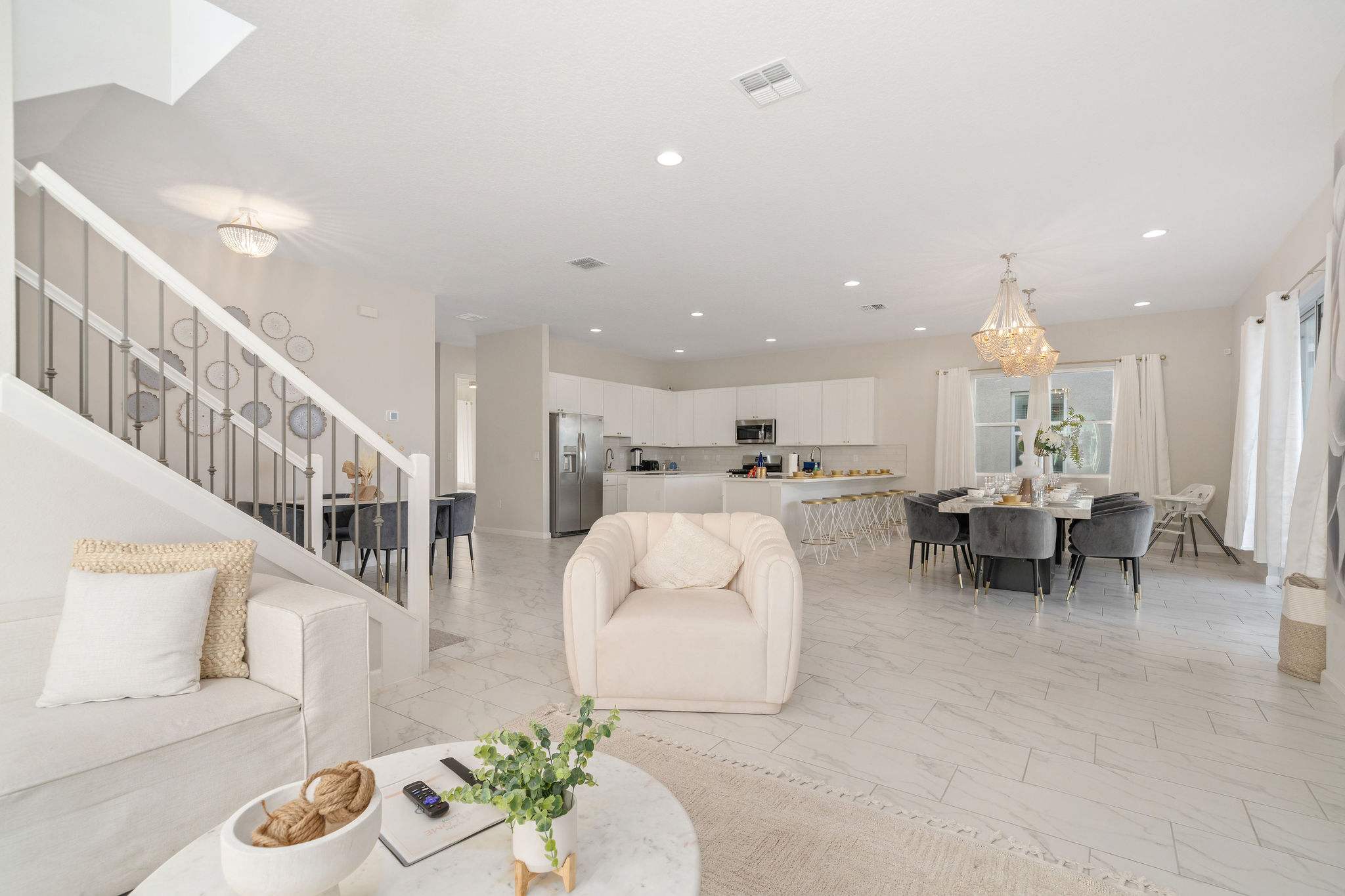 Luxury KOSHER Villa-w/ Heated Pool! + 12 MI to Disney!