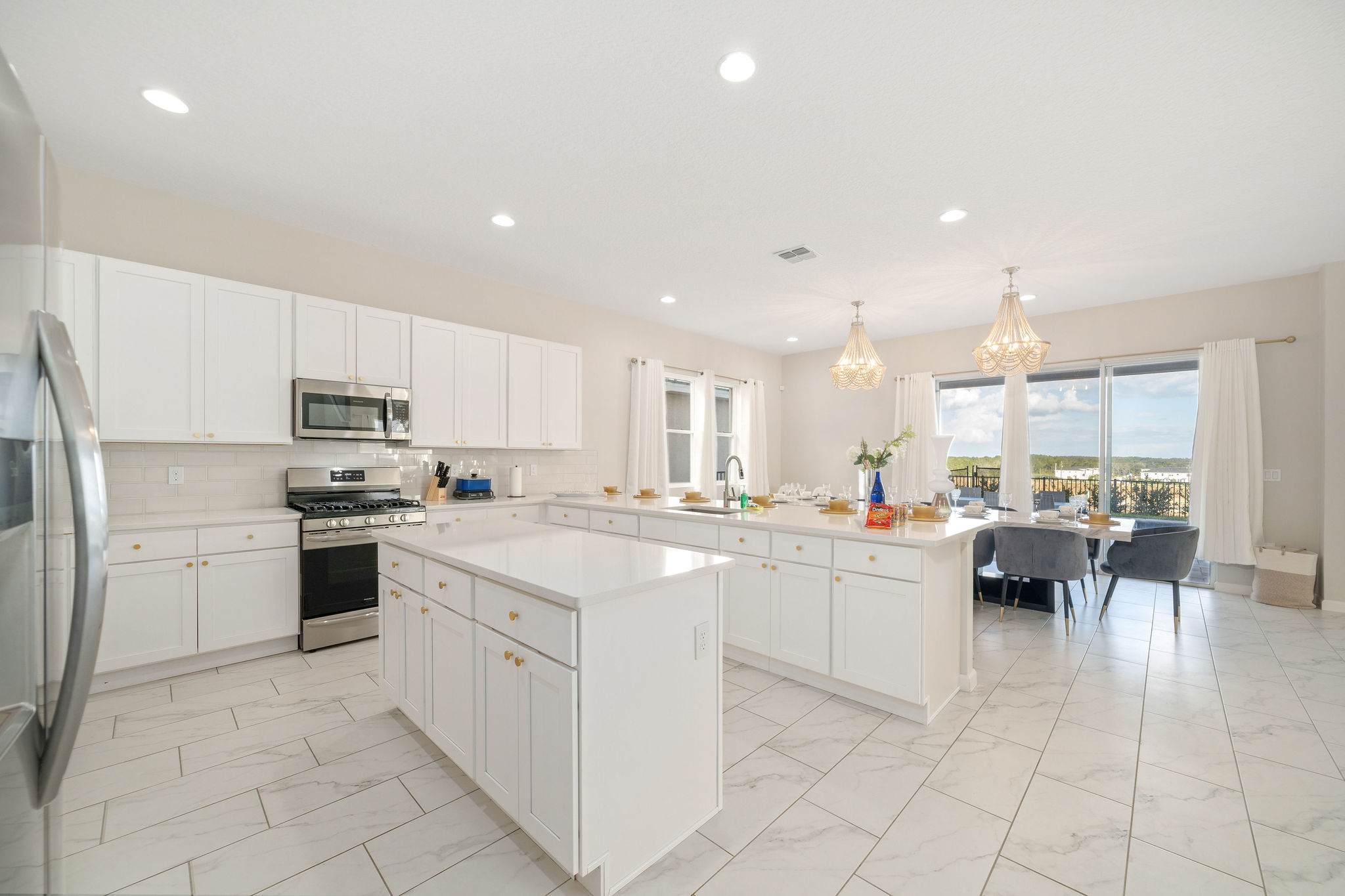 Luxury KOSHER Villa-w/ Heated Pool! + 12 MI to Disney!