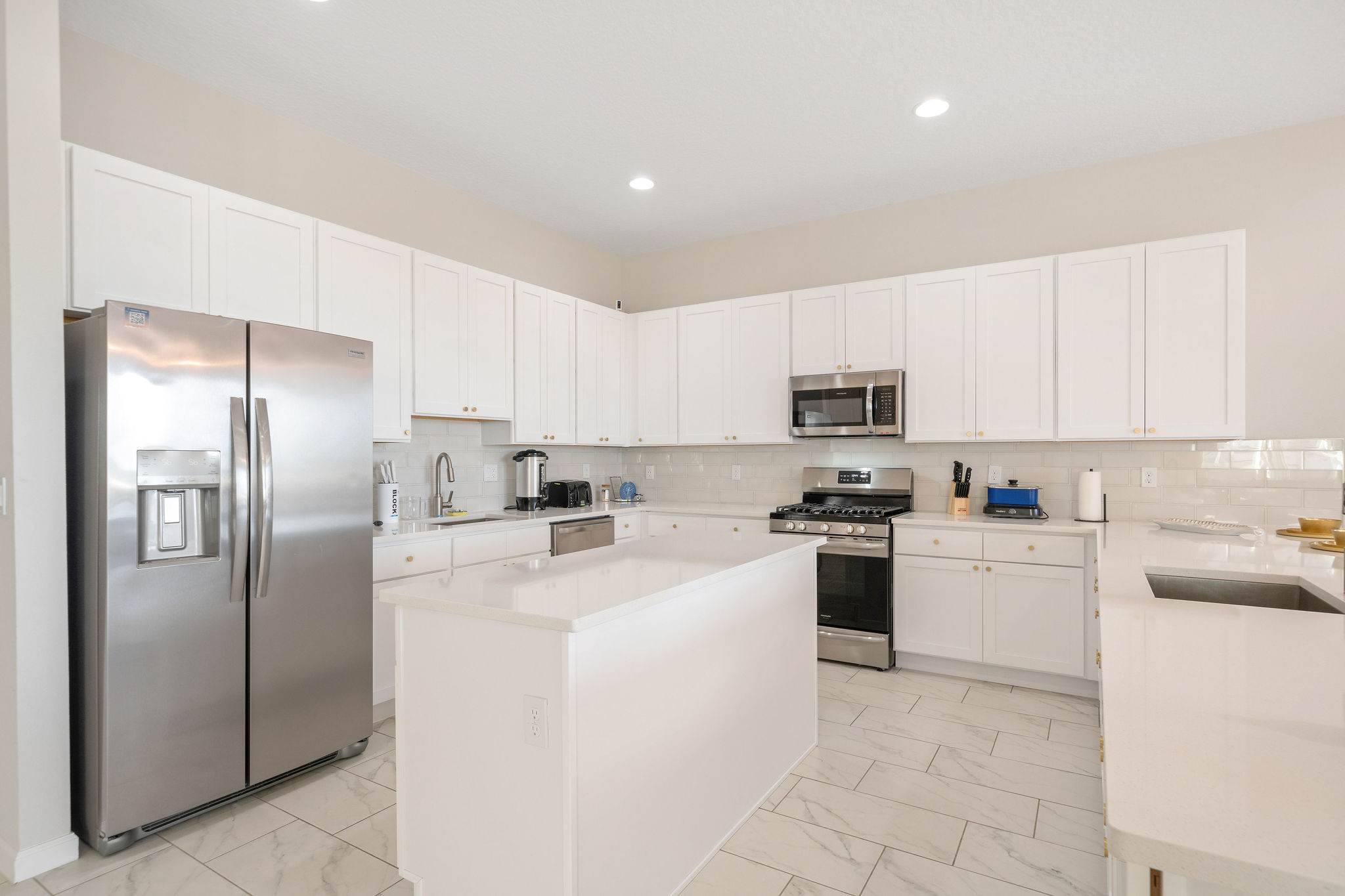 Luxury KOSHER Villa-w/ Heated Pool! + 12 MI to Disney!