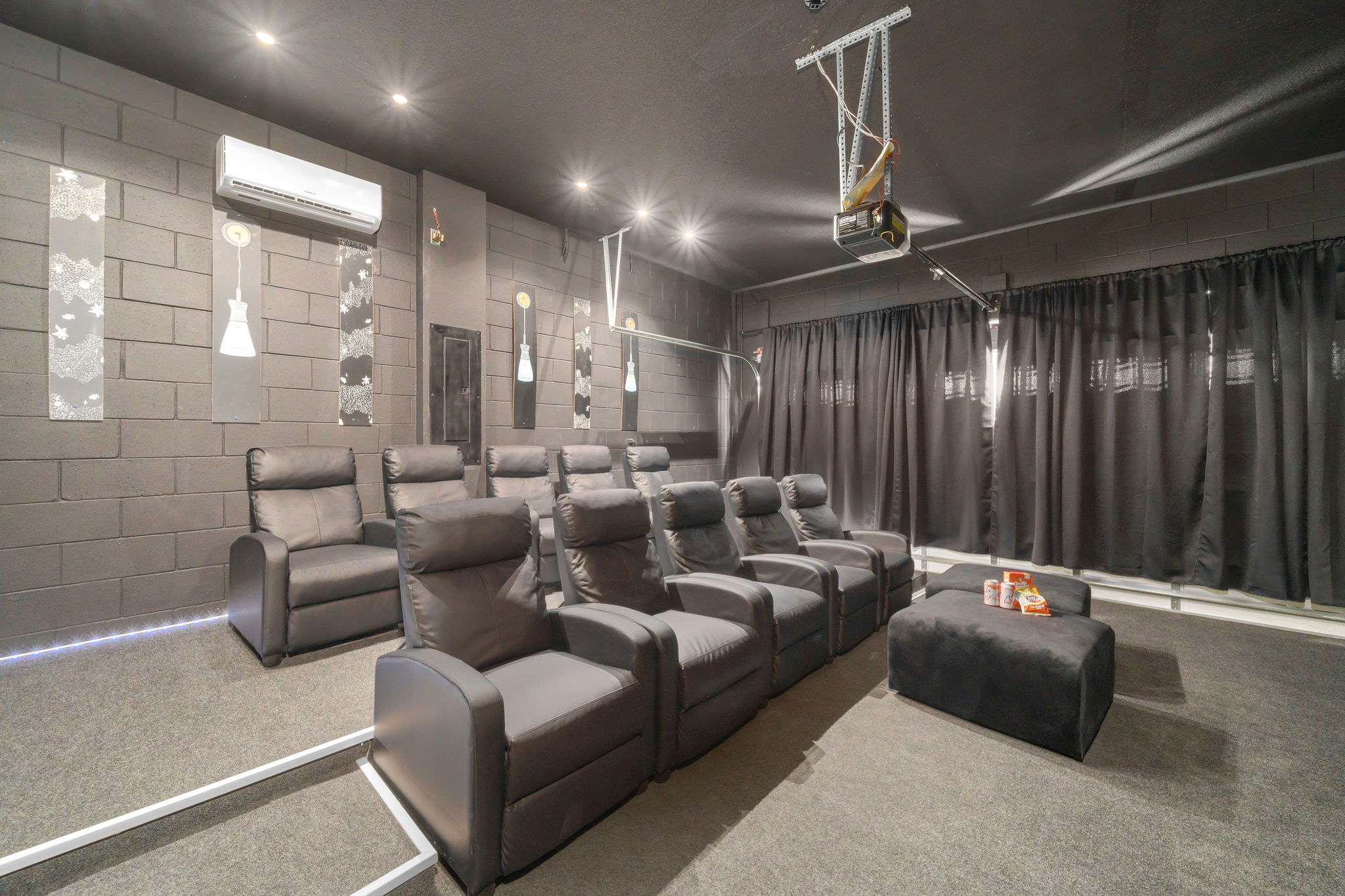 Luxury KOSHER Villa-w/ Heated Pool! + 12 MI to Disney!