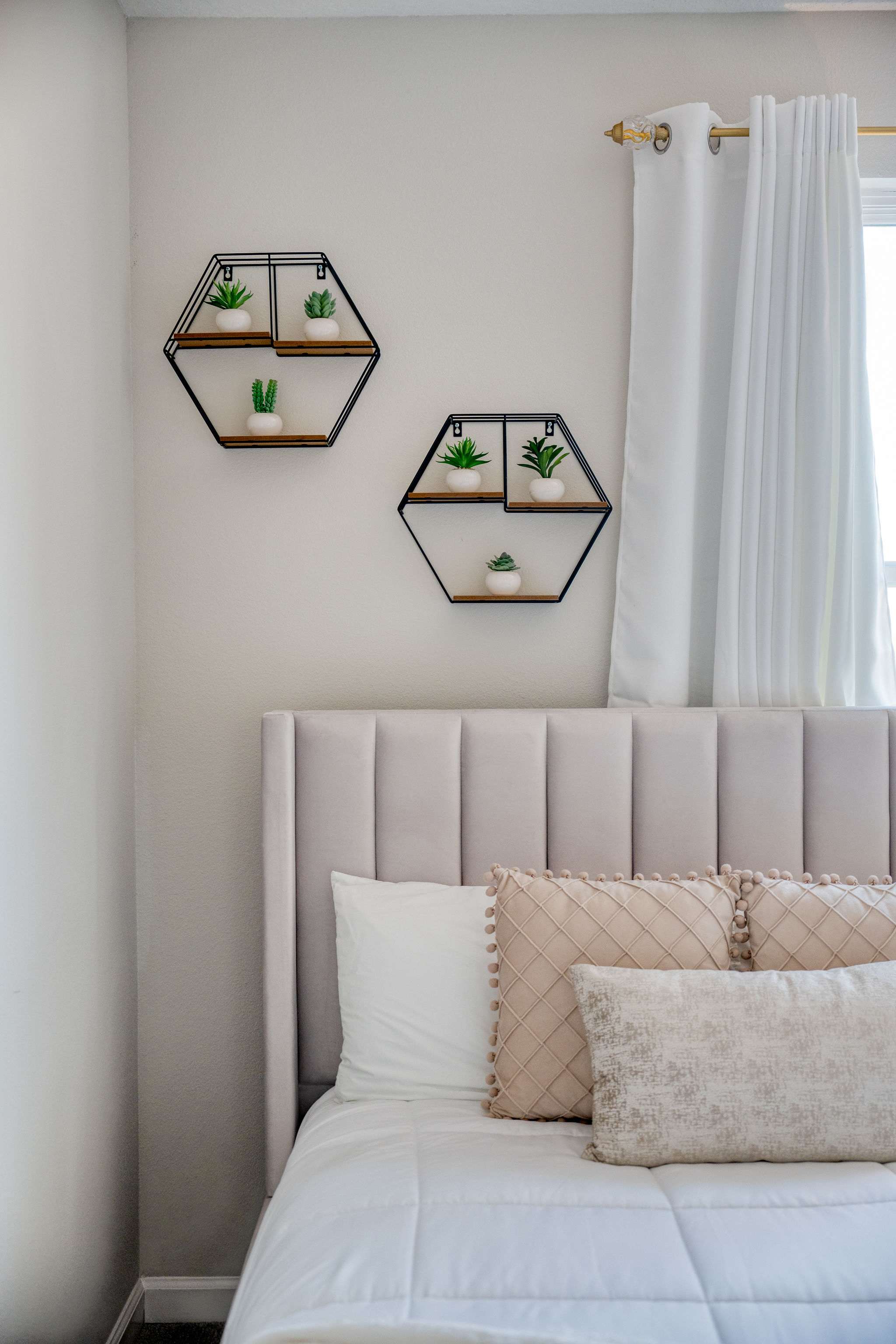 Luxury KOSHER Villa-w/ Heated Pool! + 12 MI to Disney!