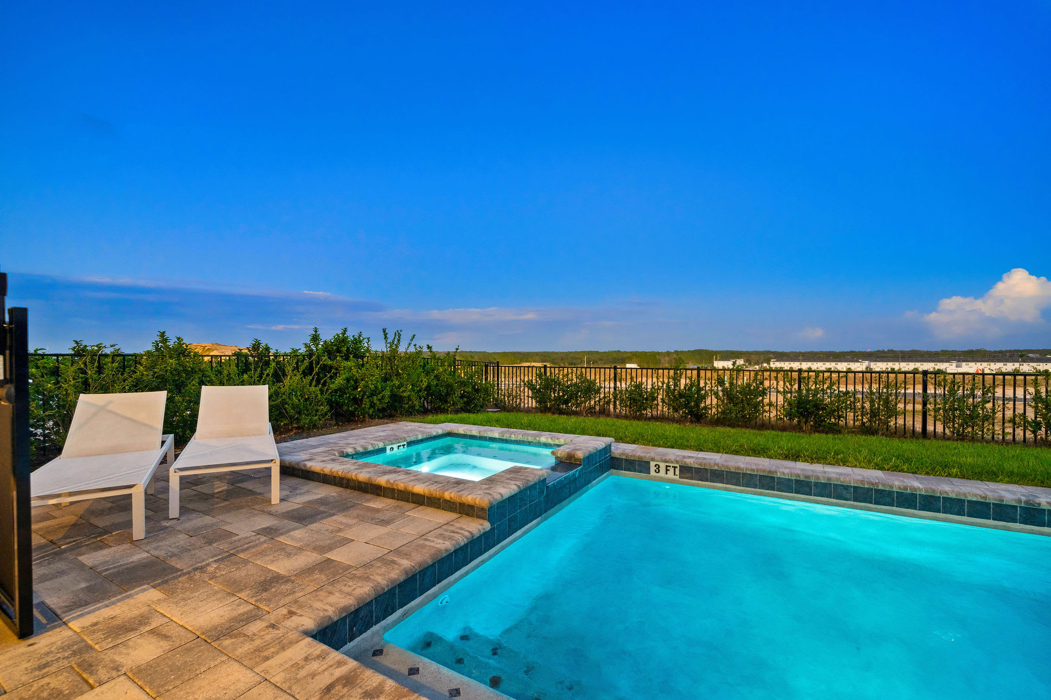 Luxury KOSHER Villa-w/ Heated Pool! + 12 MI to Disney!