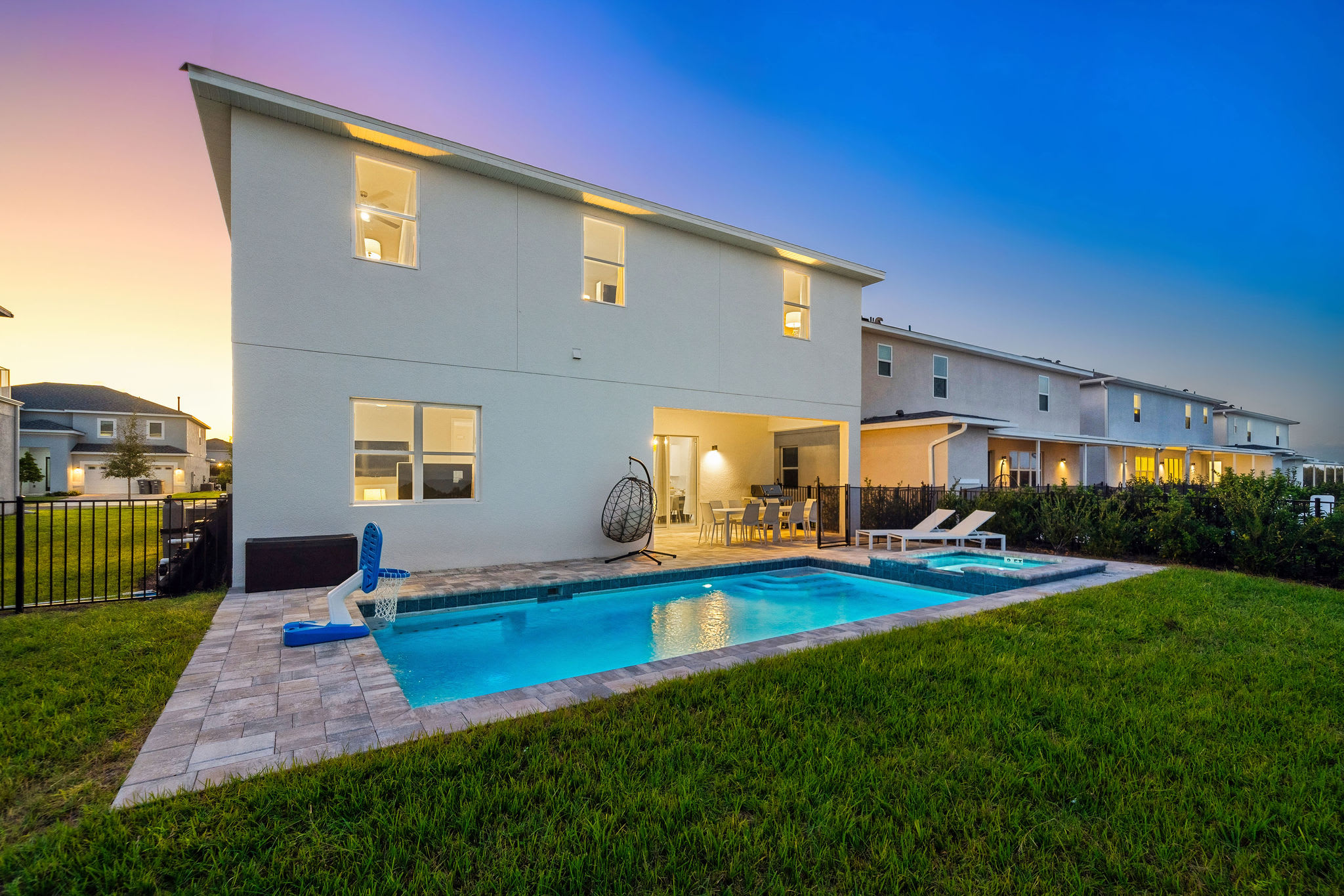 Luxury KOSHER Villa-w/ Heated Pool! + 12 MI to Disney!