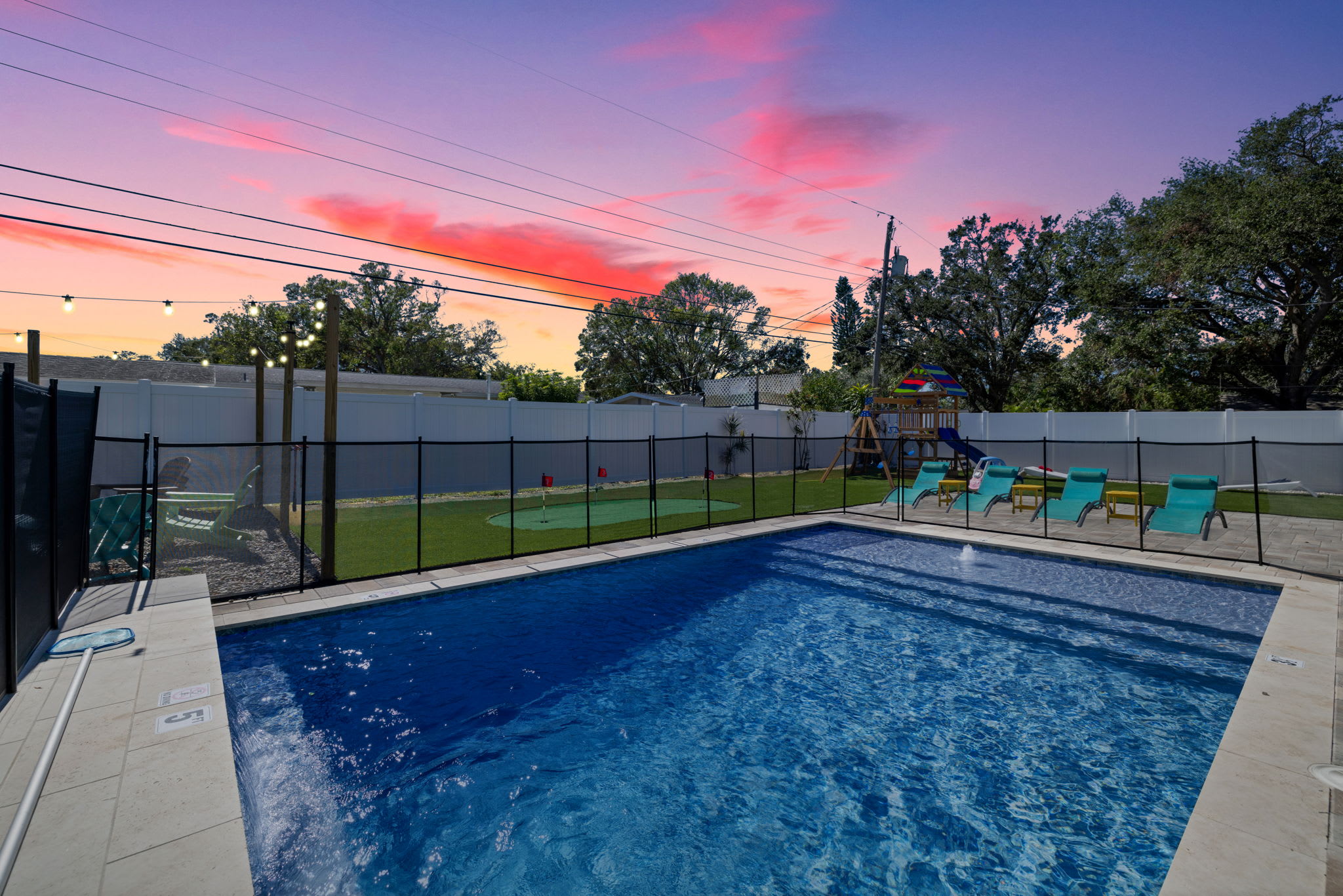 2 Miles to Beach! Fire pit ~ Heated Pool ~ PuttPutt — Largo, FL — vacation rental