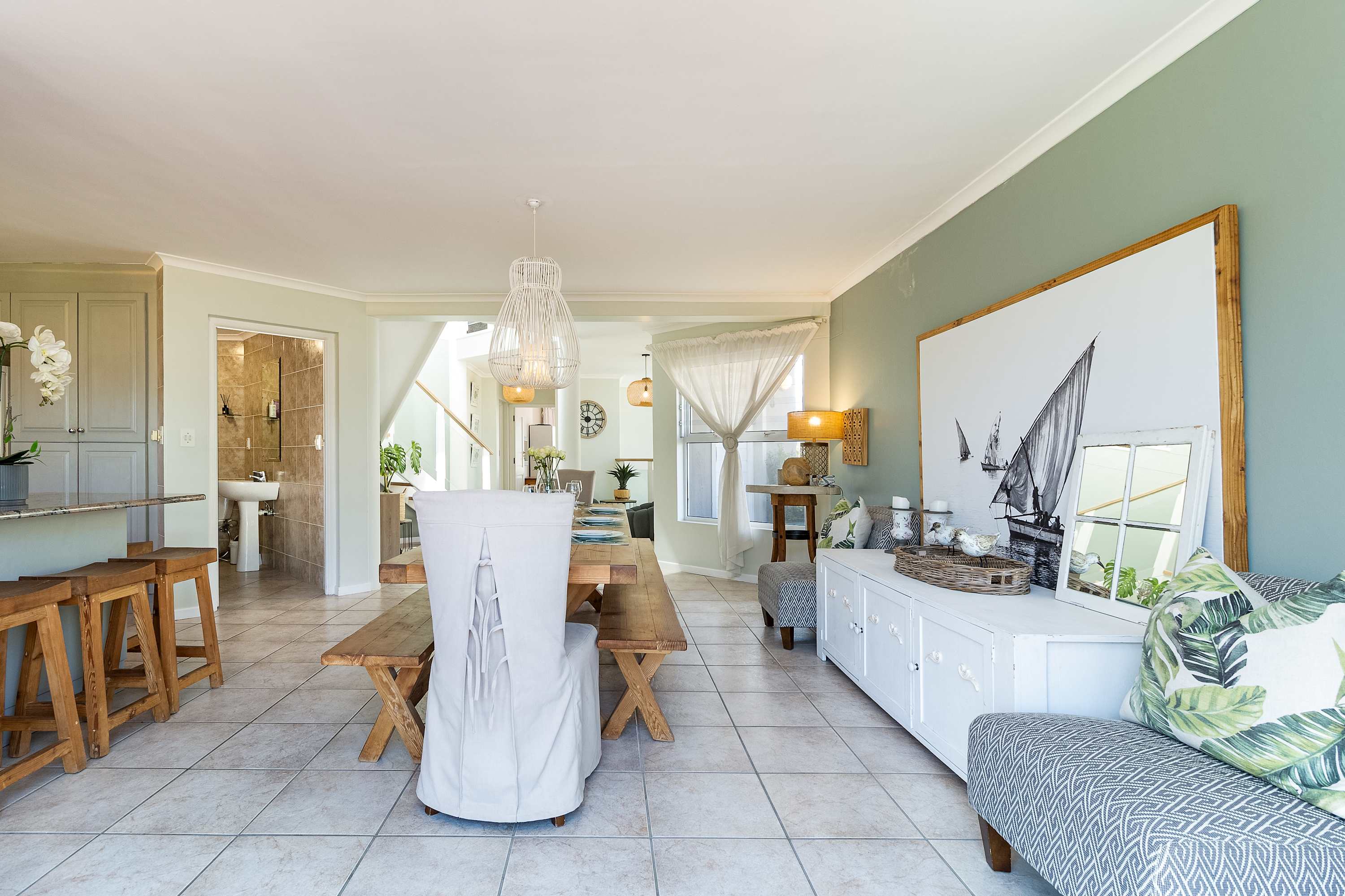 Beachfront Villa, SeaBreeze ,Hout Bay ,Cape Town , South Africa  - Picture 31