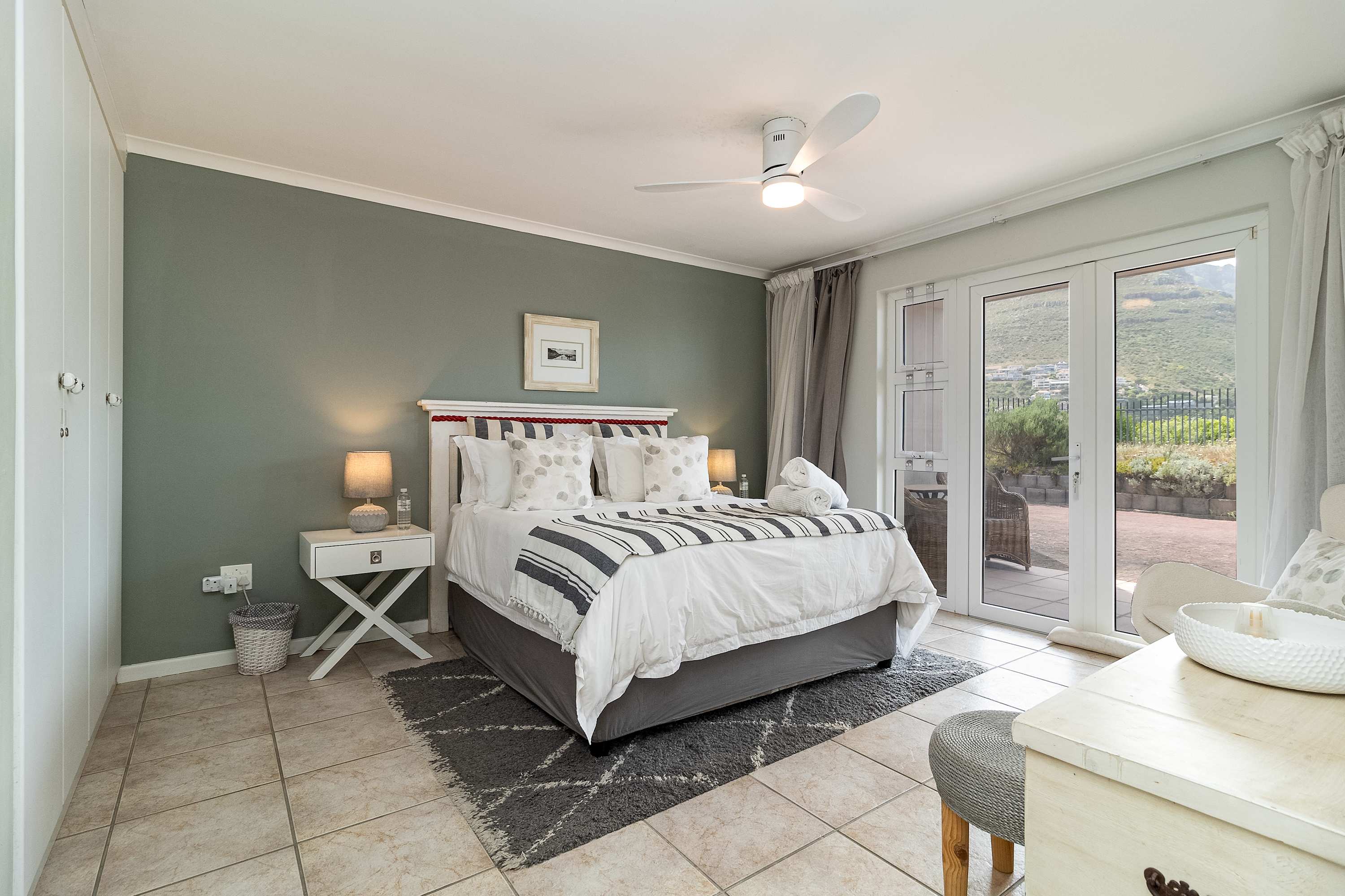 Beachfront Villa, SeaBreeze ,Hout Bay ,Cape Town , South Africa  - Picture 41