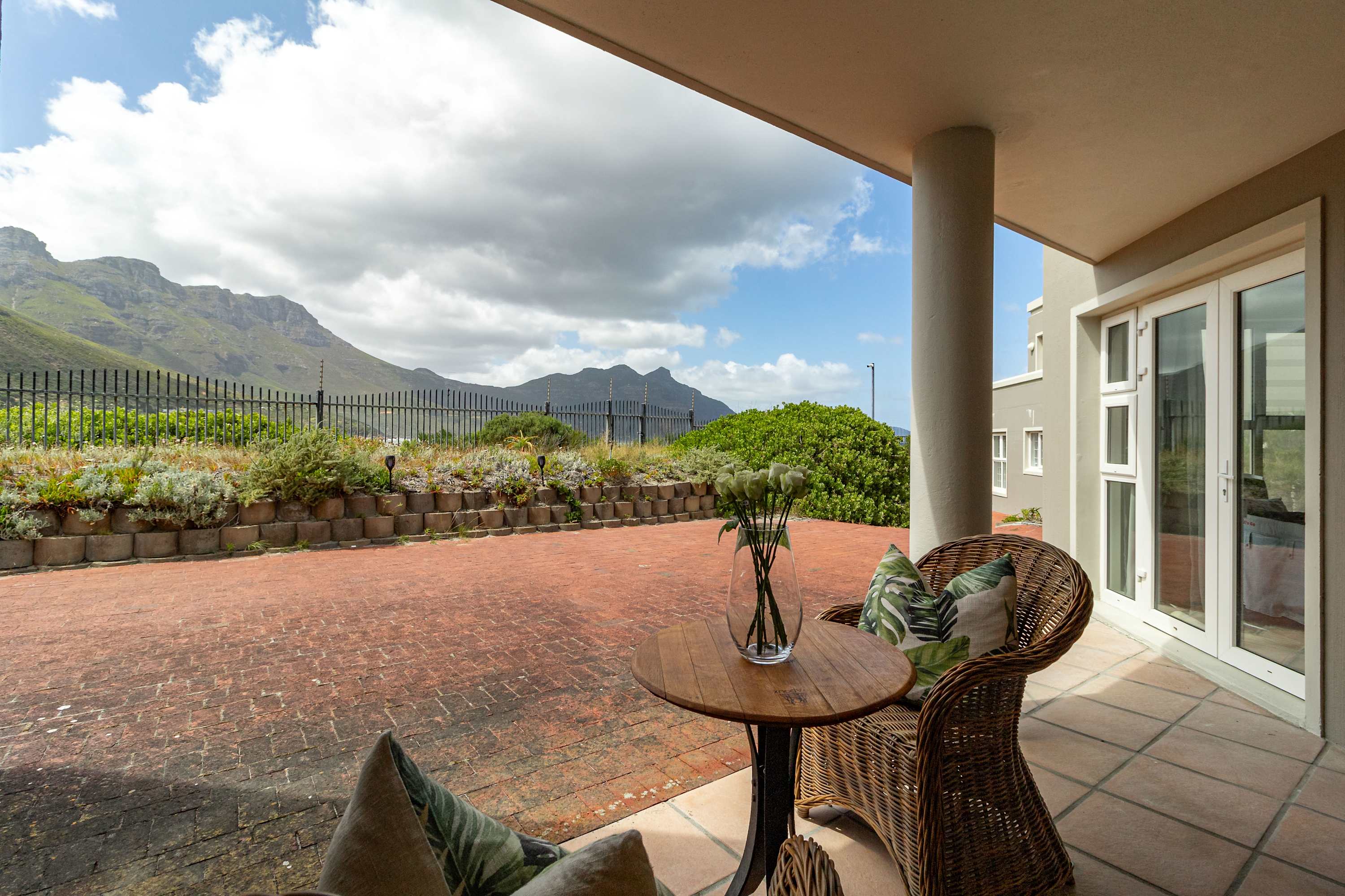 Beachfront Villa, SeaBreeze ,Hout Bay ,Cape Town , South Africa  - Picture 45