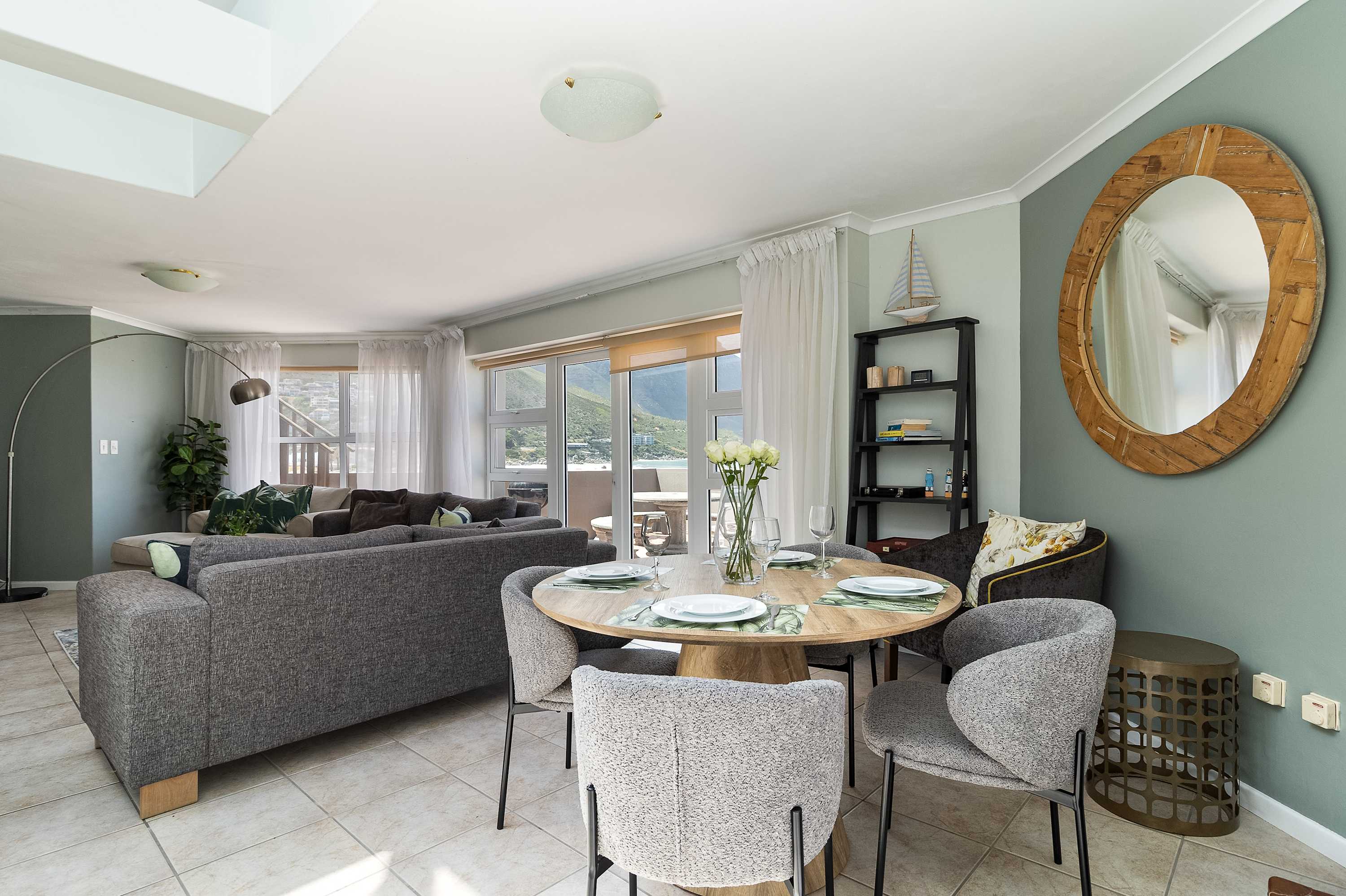 Beachfront Villa, SeaBreeze ,Hout Bay ,Cape Town , South Africa  - Picture 8