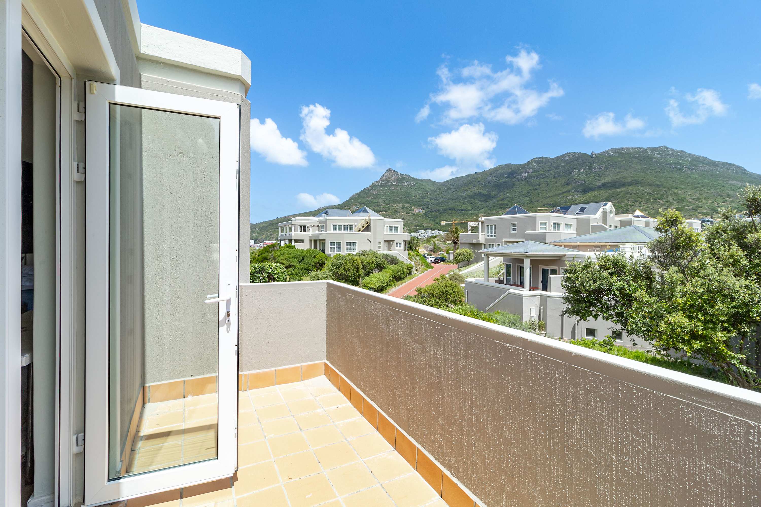 Beachfront Villa, SeaBreeze ,Hout Bay ,Cape Town , South Africa  - Picture 24