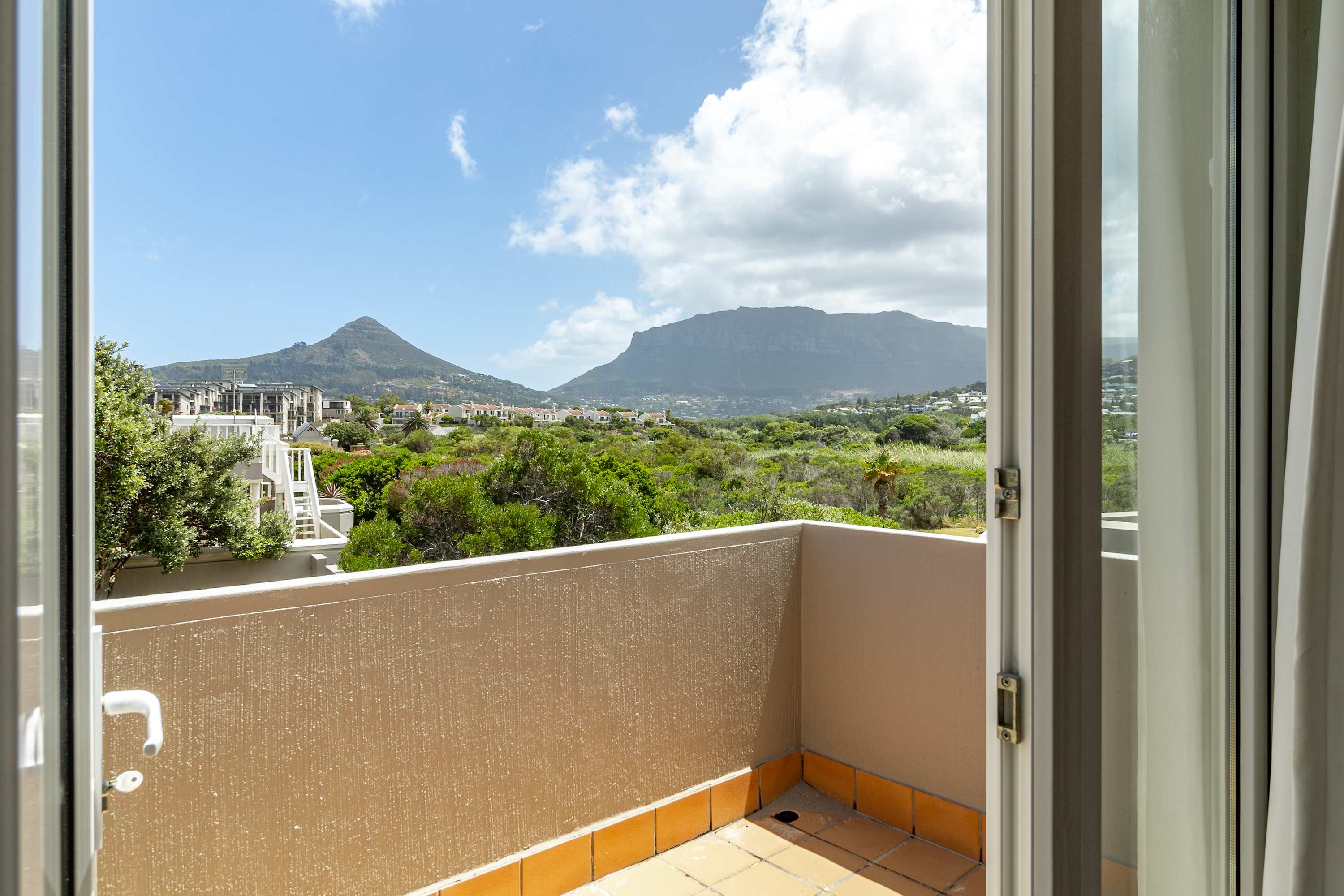 Beachfront Villa, SeaBreeze ,Hout Bay ,Cape Town , South Africa  - Picture 23